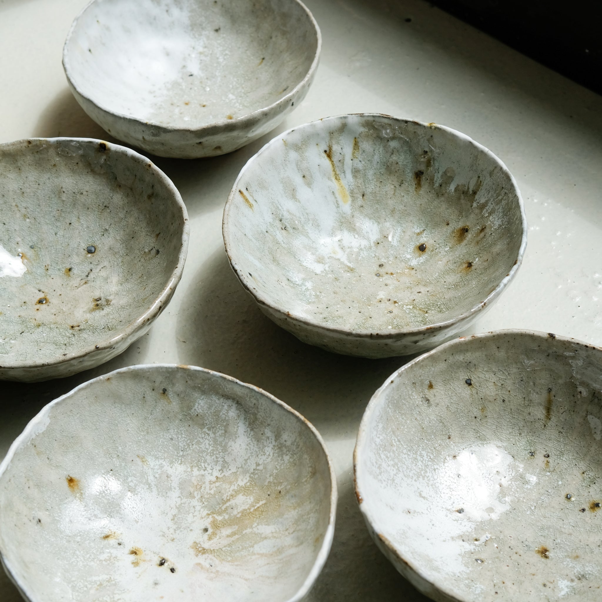 Bol en grès recolté D 18cm cuisson feu- vert céladon de Nathalie Reocreux chez Brutal Ceramics