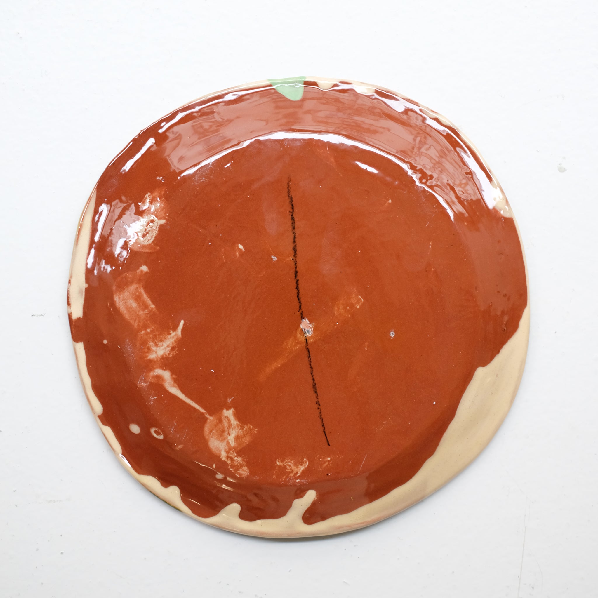 Assiette 38HB17 en faïence rouge D 19,5cm - Multicolore d'Héloise Bariol chez Brutal Ceramics