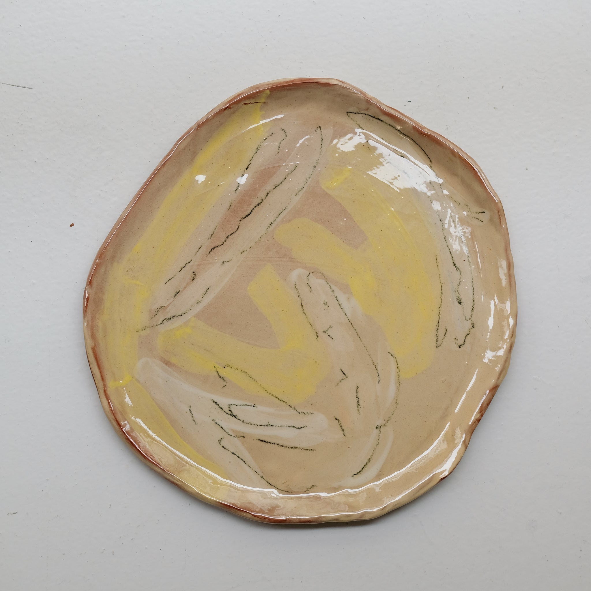 Assiette 38HB40 en faïence rouge D 25cm - Multicolore d'Héloise Bariol chez Brutal Ceramics