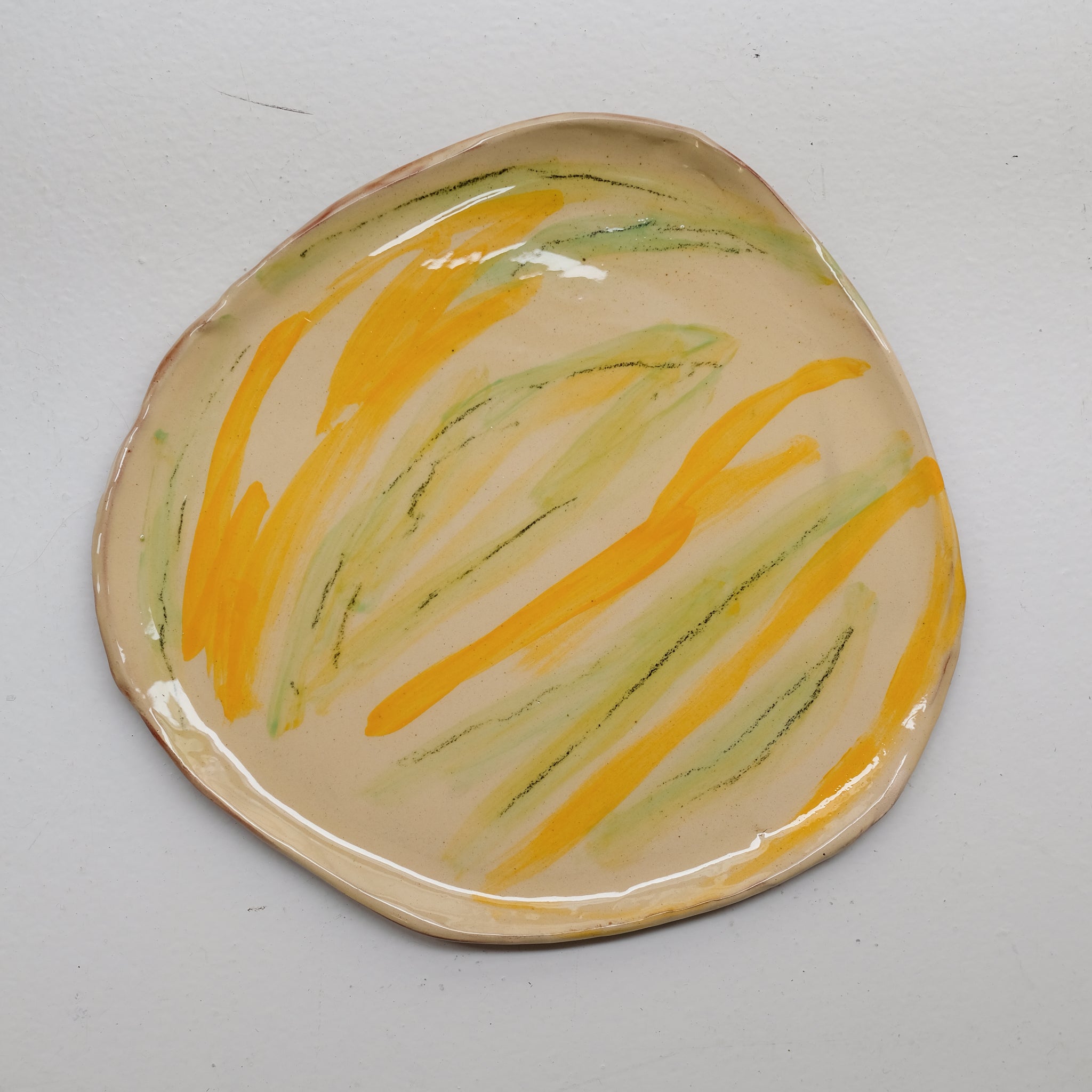 Assiette 38HB53 en faïence rouge D 25cm - Multicolore d'Héloise Bariol chez Brutal Ceramics