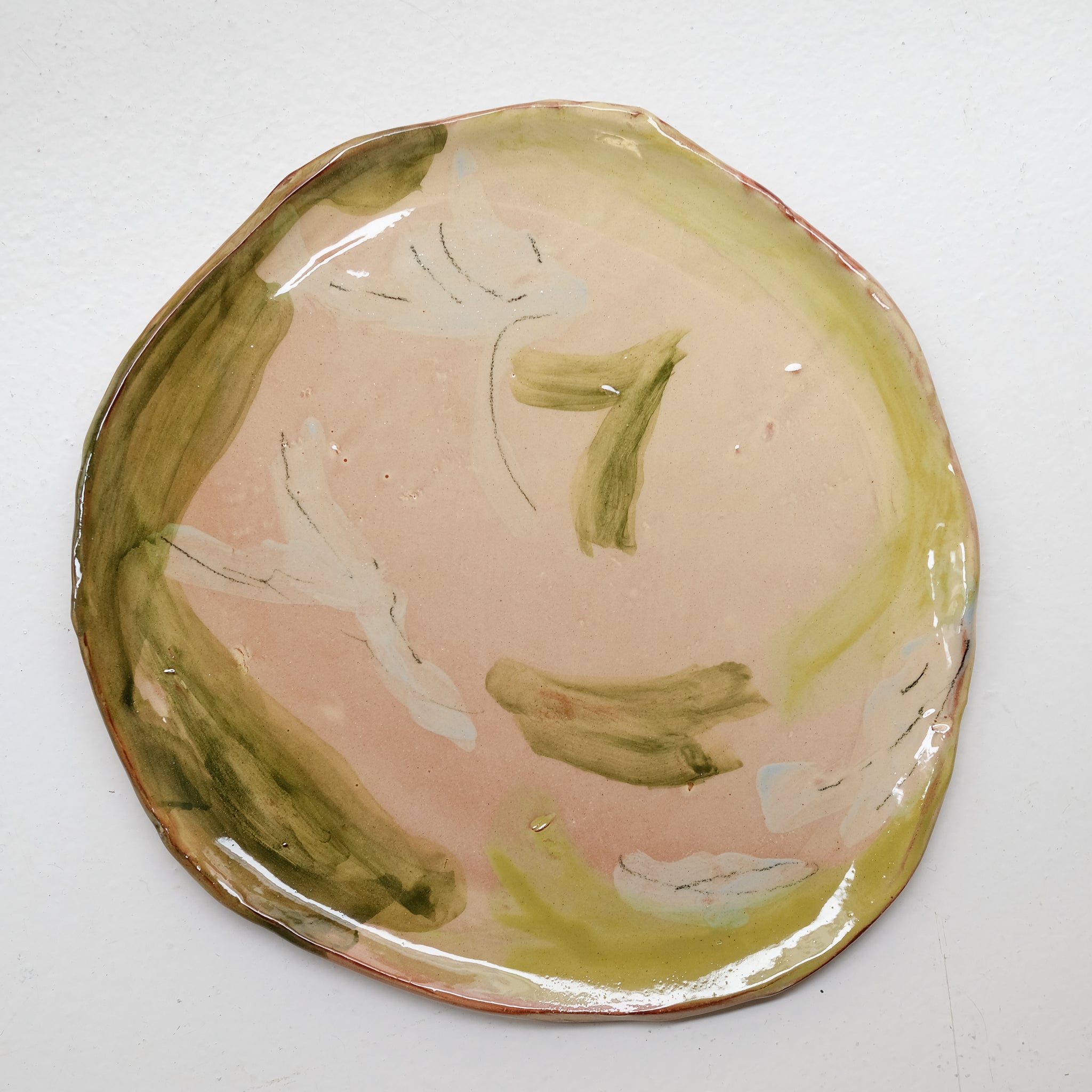 Assiette 38HB62 en faïence rouge D 25cm - Multicolore d'Héloise Bariol chez Brutal Ceramics