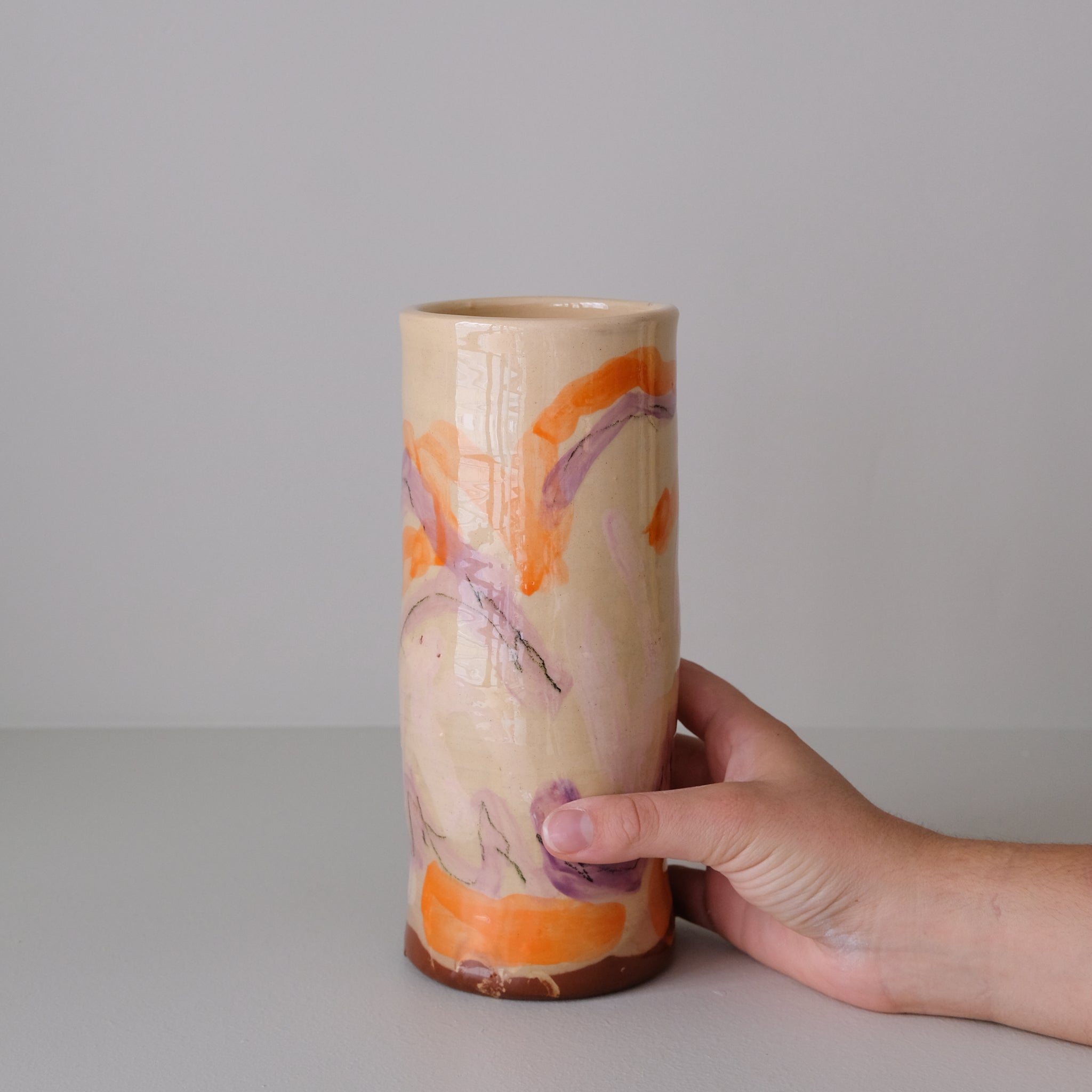 Vase 02 en faïence rouge H 23cm - Multicolore d'Héloise Bariol chez Brutal Ceramics