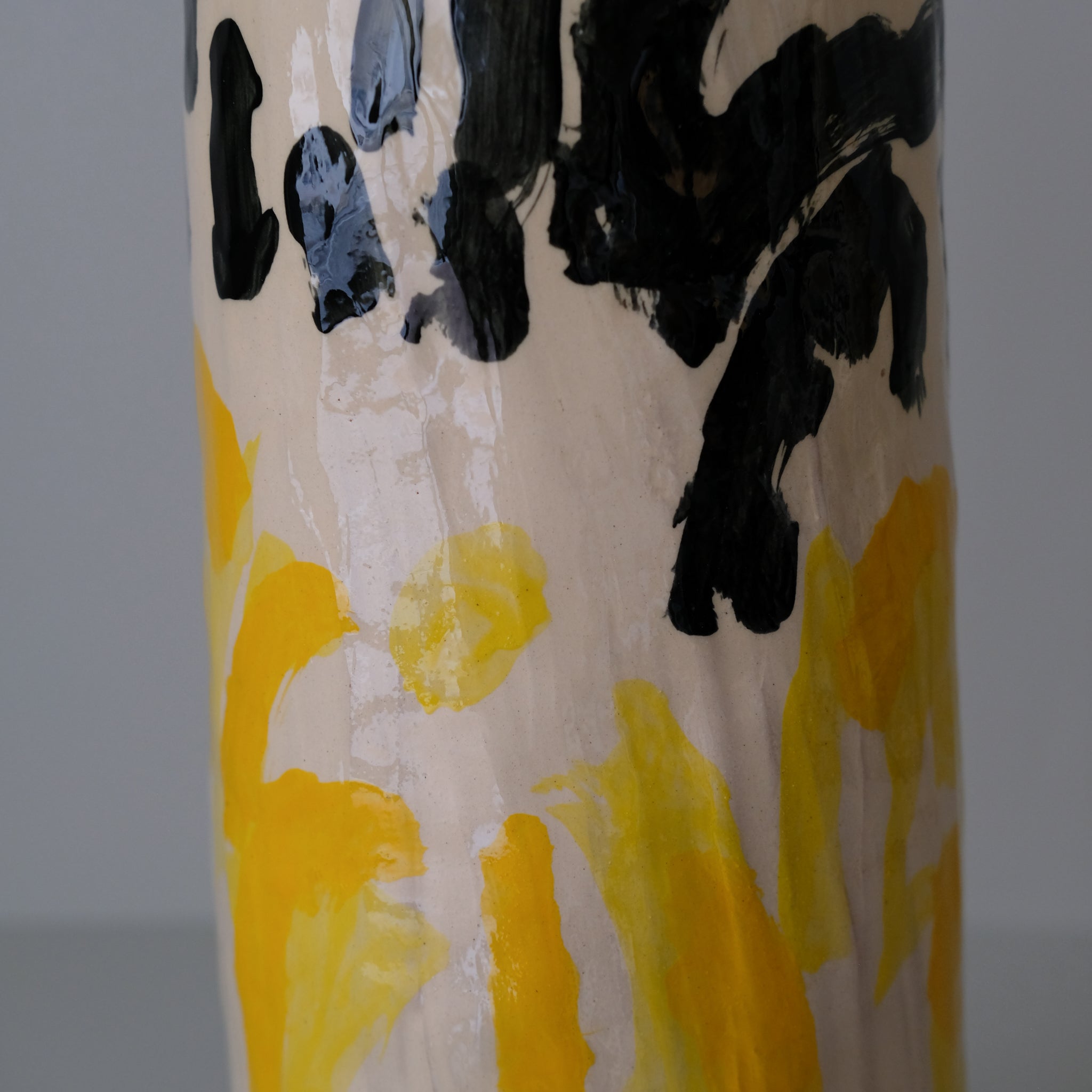 Vase en faïence rouge H 37,5cm - Multicolore d'Héloise Bariol chez Brutal Ceramics