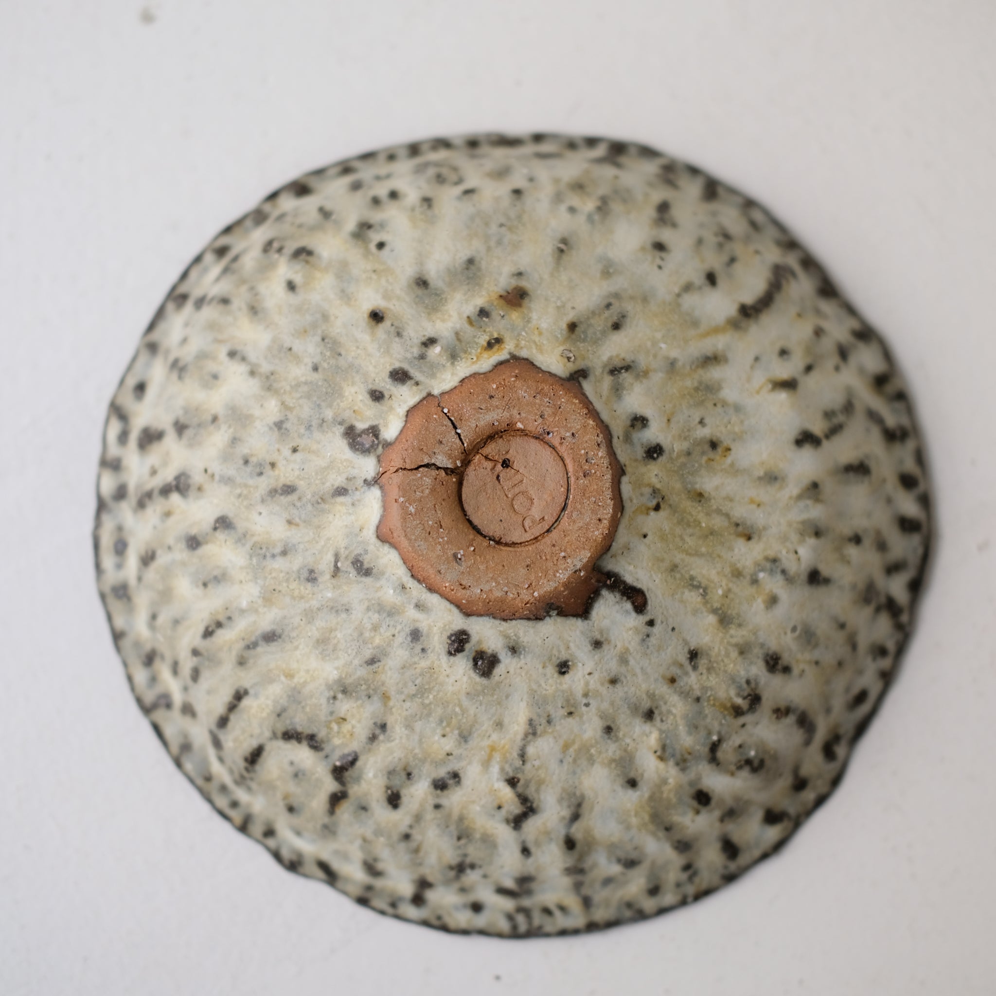 Bol à rebord en terre recoltée D 20,5cm - blanc et sable de Potry chez Brutal Ceramics