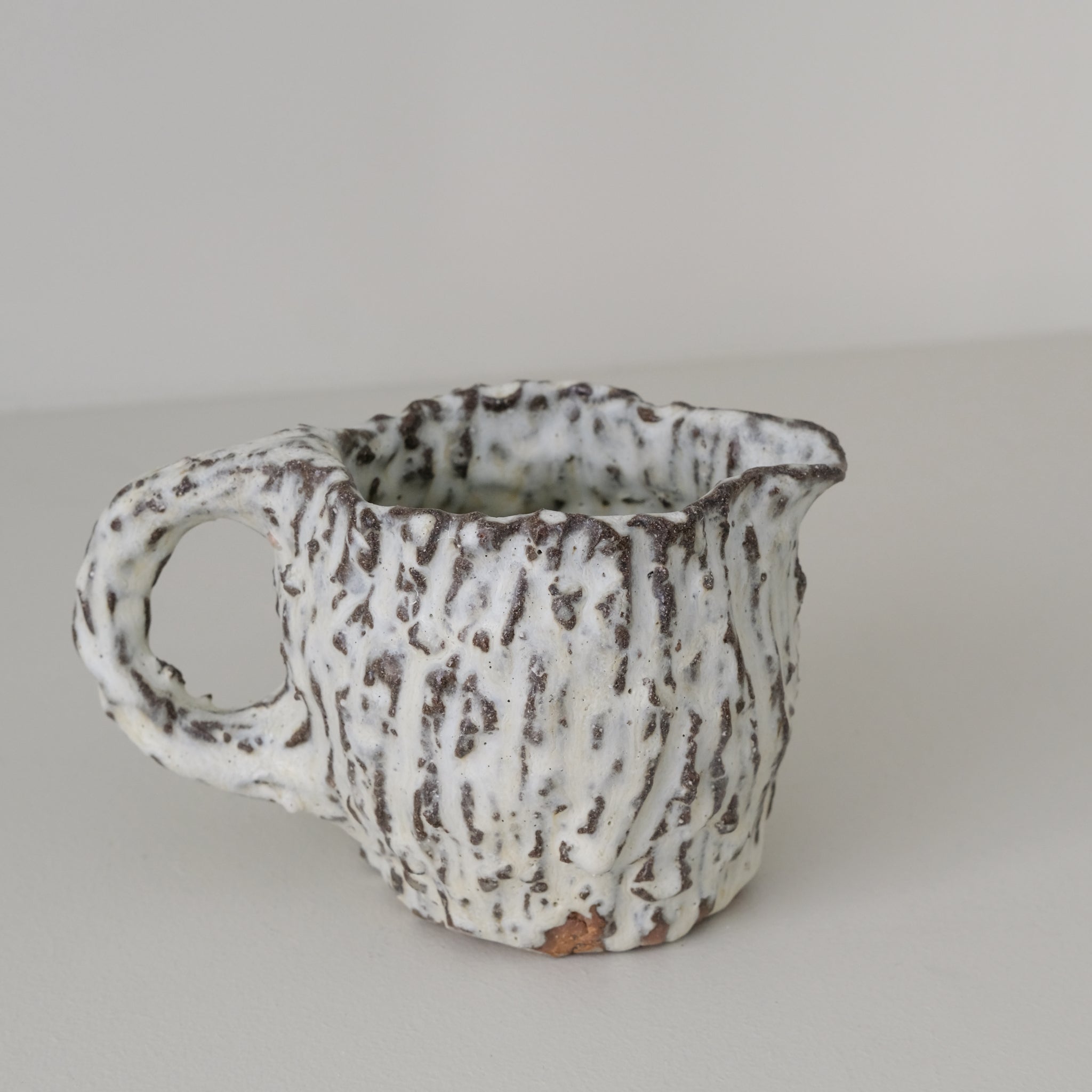 Pichet 02 en terre recoltée 400ml - blanc mat de Potry chez Brutal Ceramics