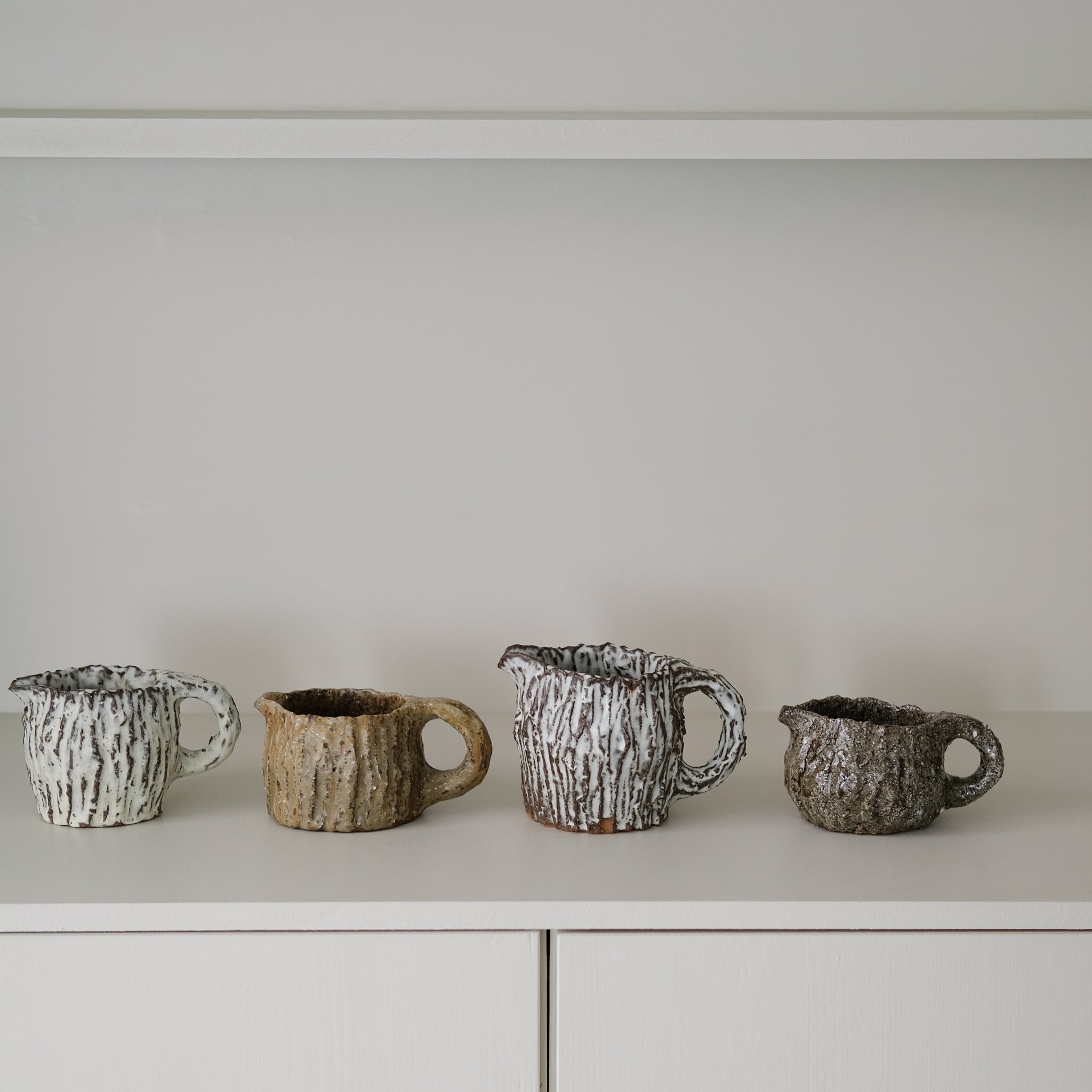 Pichet 04 en terre recoltée 410ml cuisson feu -vert moucheté de Potry chez Brutal Ceramics