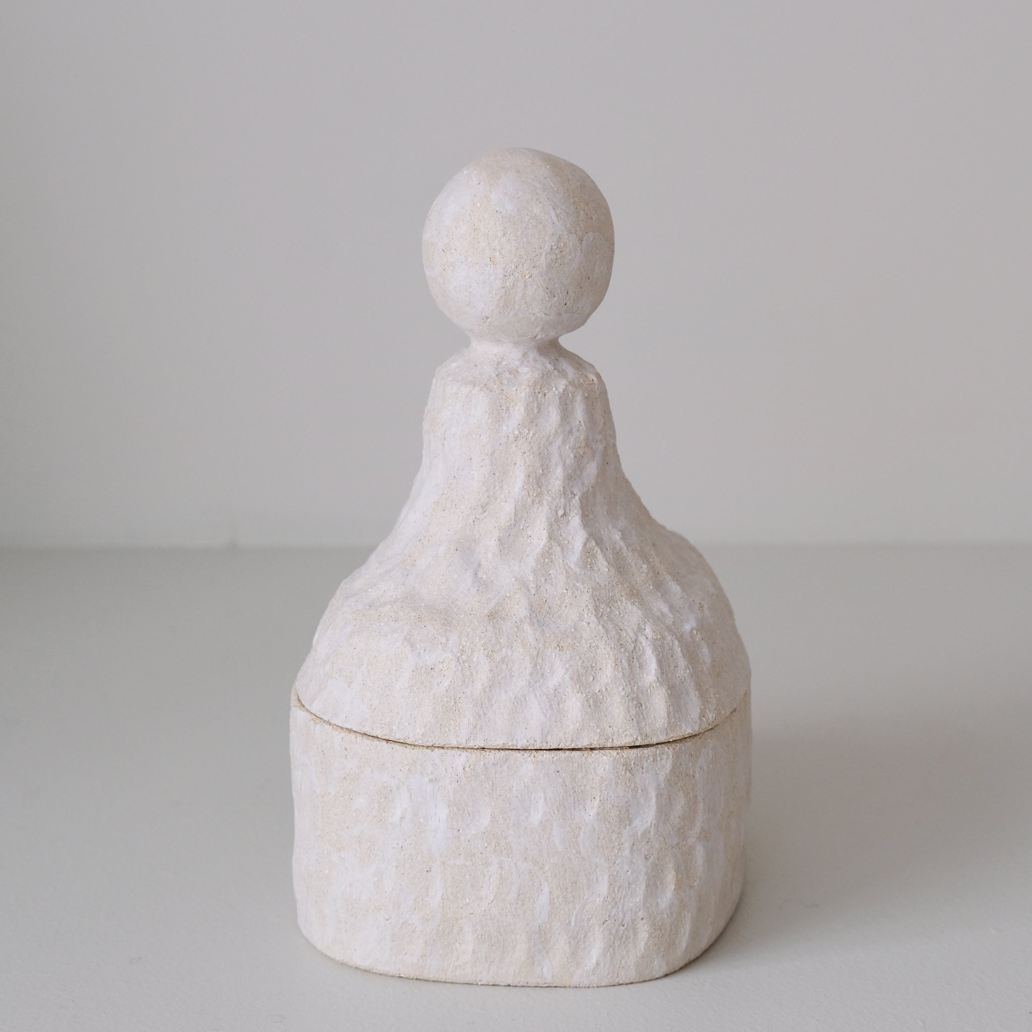 Boite en grès H 17,5cm - Blanc mat d'Apollonie Ceramics chez Brutal Ceramics
