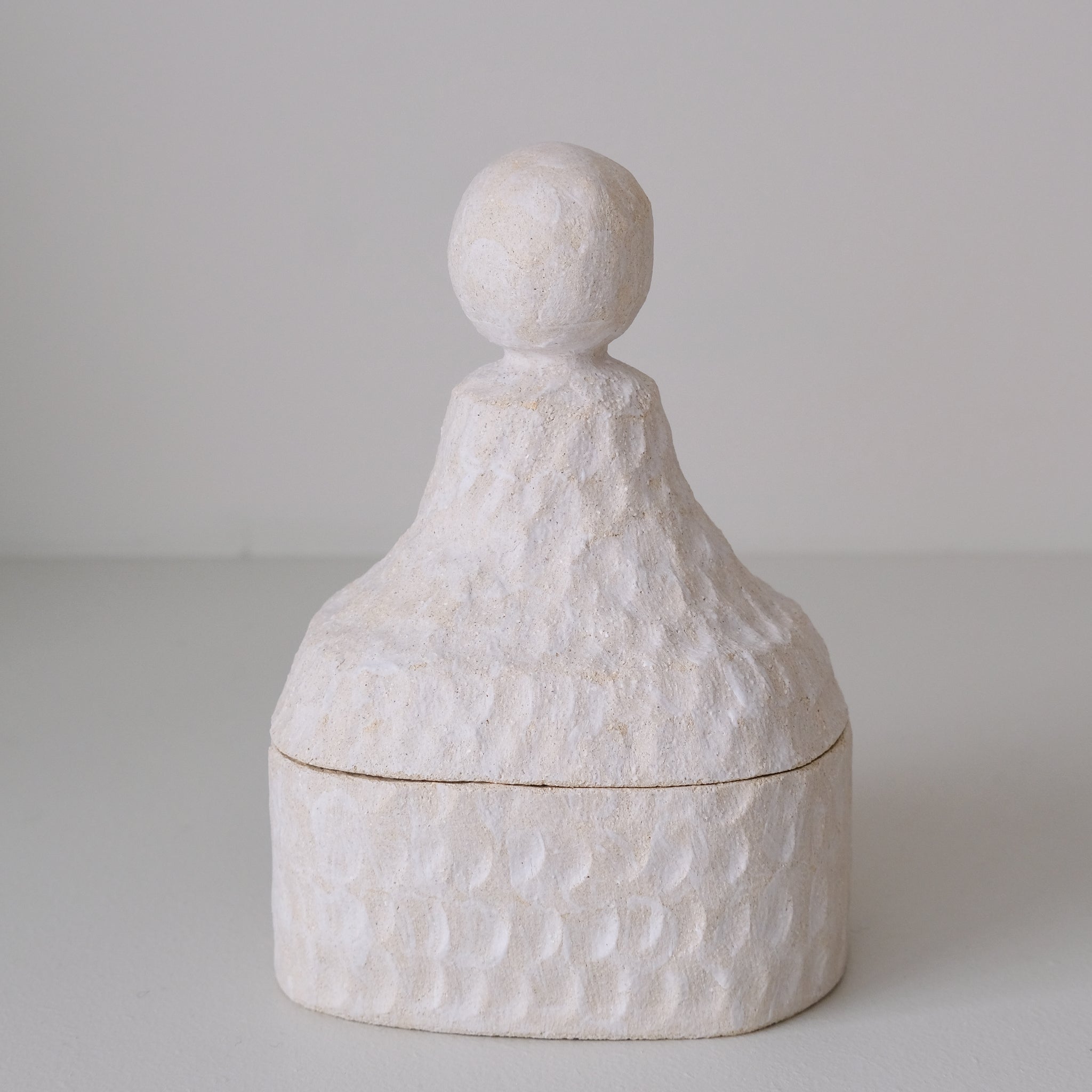 Boite en grès H 17,5cm - Blanc mat d'Apollonie Ceramics chez Brutal Ceramics