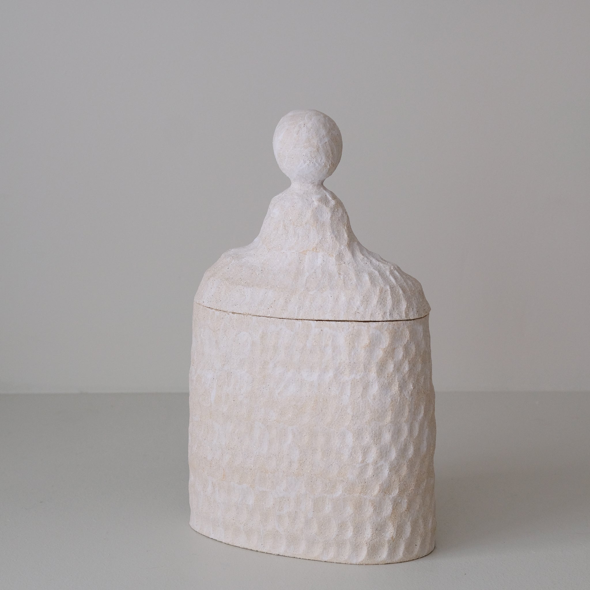 Boite en grès H 29cm - Blanc mat d'Apollonie Ceramics chez Brutal Ceramics