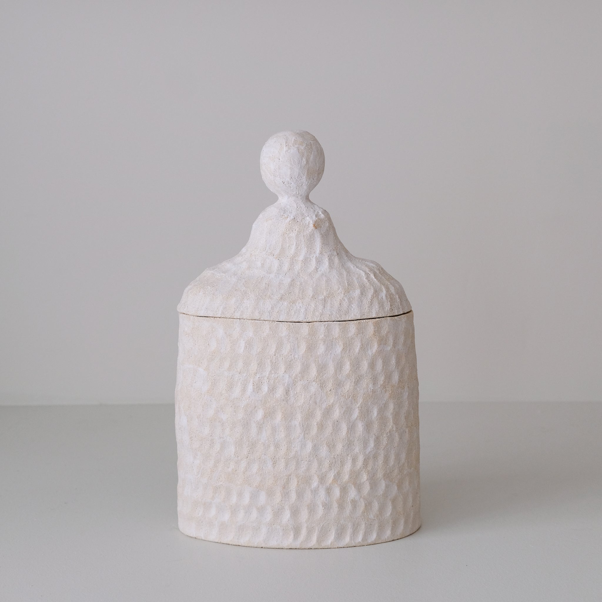 Boite en grès H 29cm - Blanc mat d'Apollonie Ceramics chez Brutal Ceramics