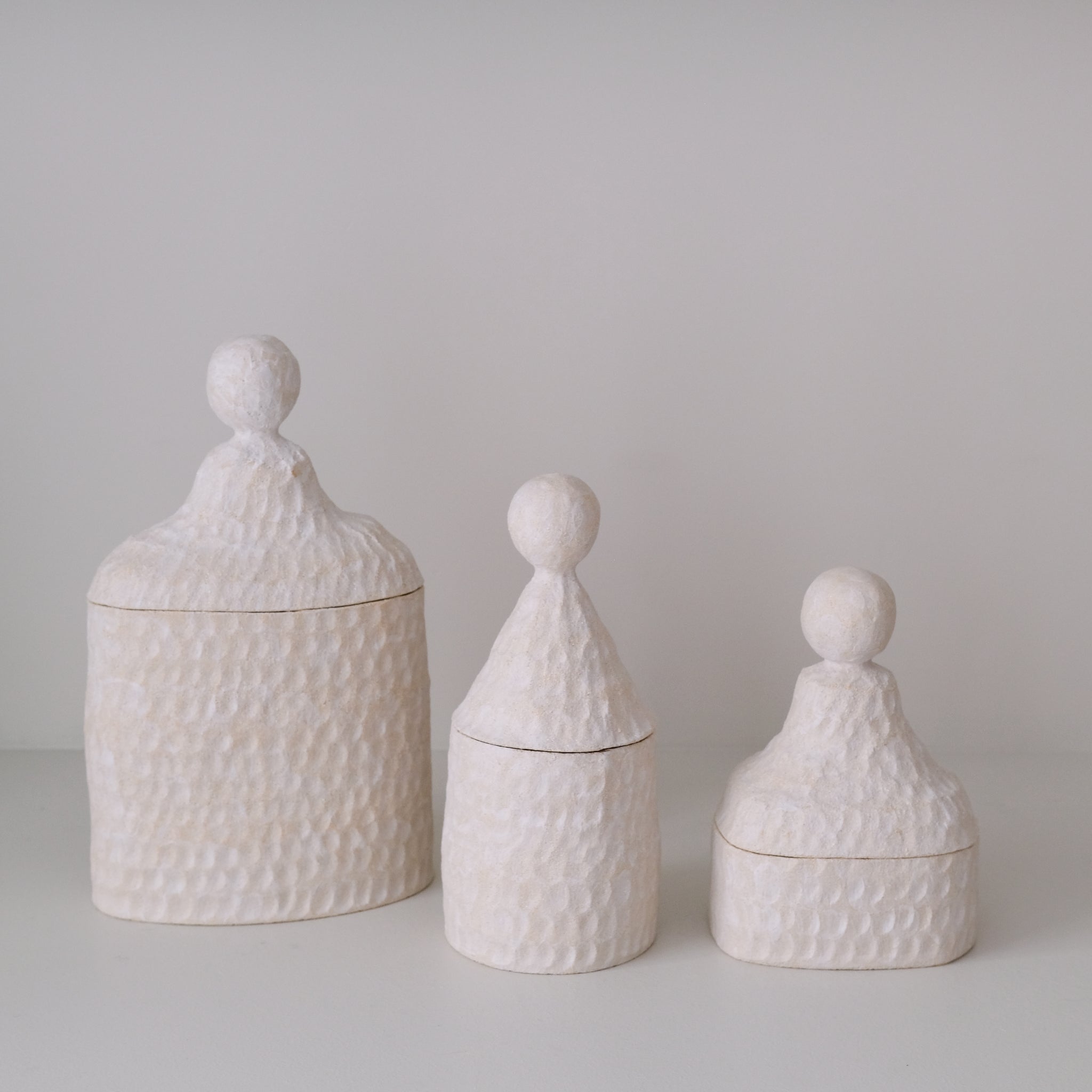 Boite en grès H 17,5cm - Blanc mat d'Apollonie Ceramics chez Brutal Ceramics