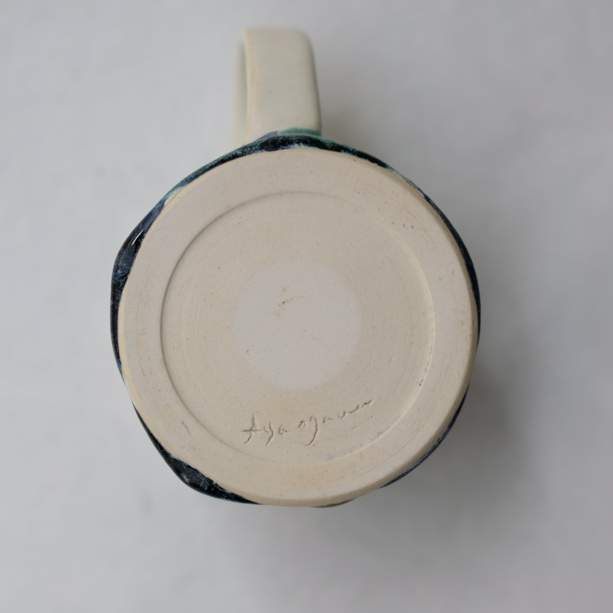 Tasse en grès 170ml - bleu, vert, ocre d'Aya Ogawa chez Brutal Ceramics