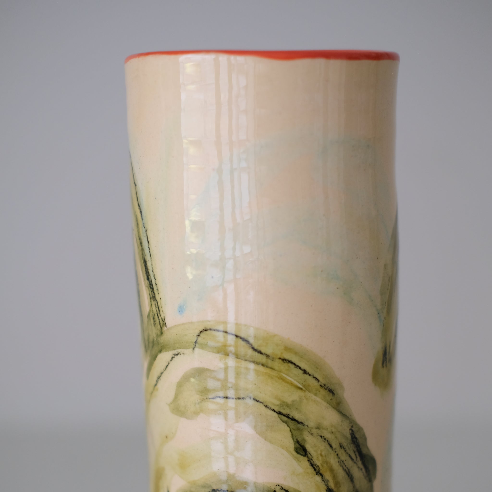 Vase W25HB01 en faïence rouge H 23cm - Multicolore d'Héloise Bariol chez Brutal Ceramics