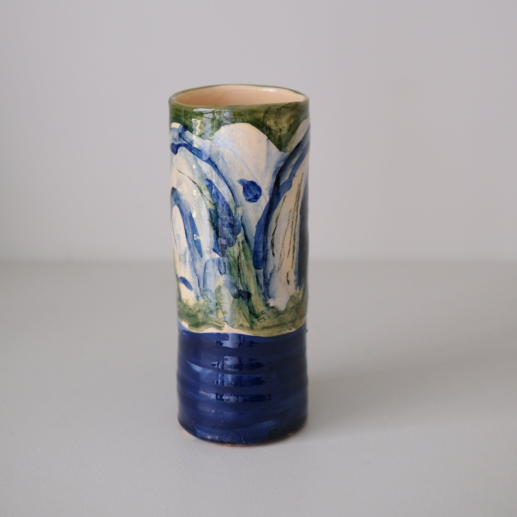 Vase W25HB05 en faïence rouge H 23cm - Multicolore d'Héloise Bariol chez Brutal Ceramics