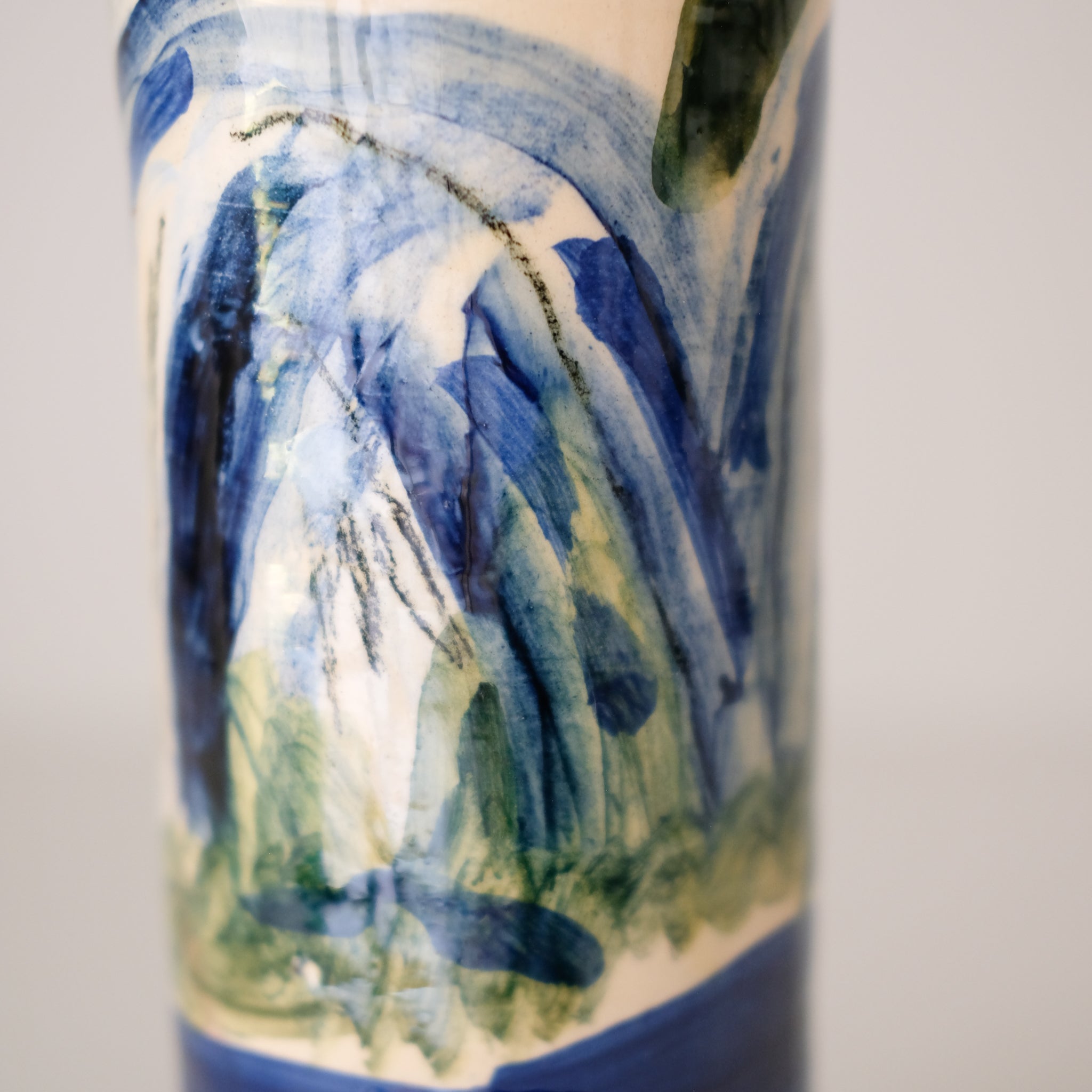 Vase W25HB05 en faïence rouge H 23cm - Multicolore d'Héloise Bariol chez Brutal Ceramics