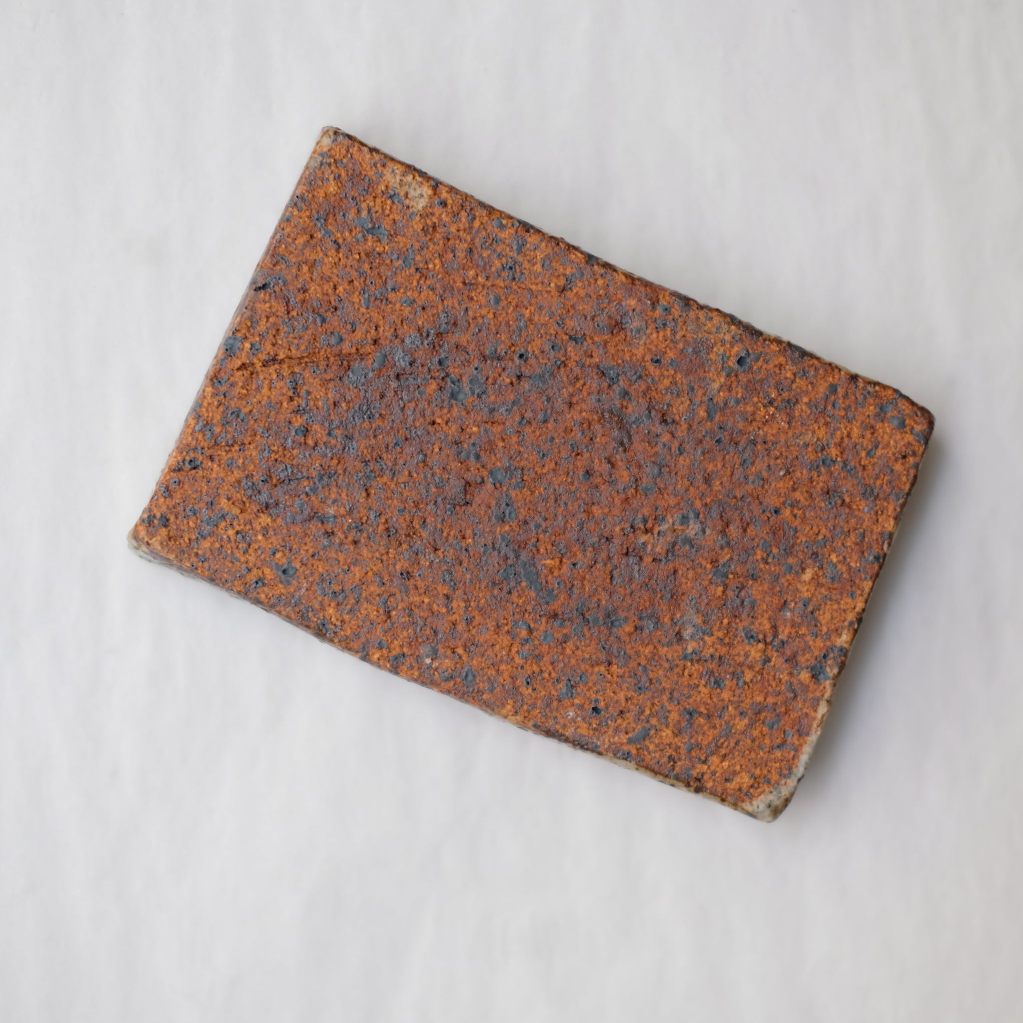 Porte savon 01 L 10cm - vert de Julia Gilles chez Brutal Ceramics