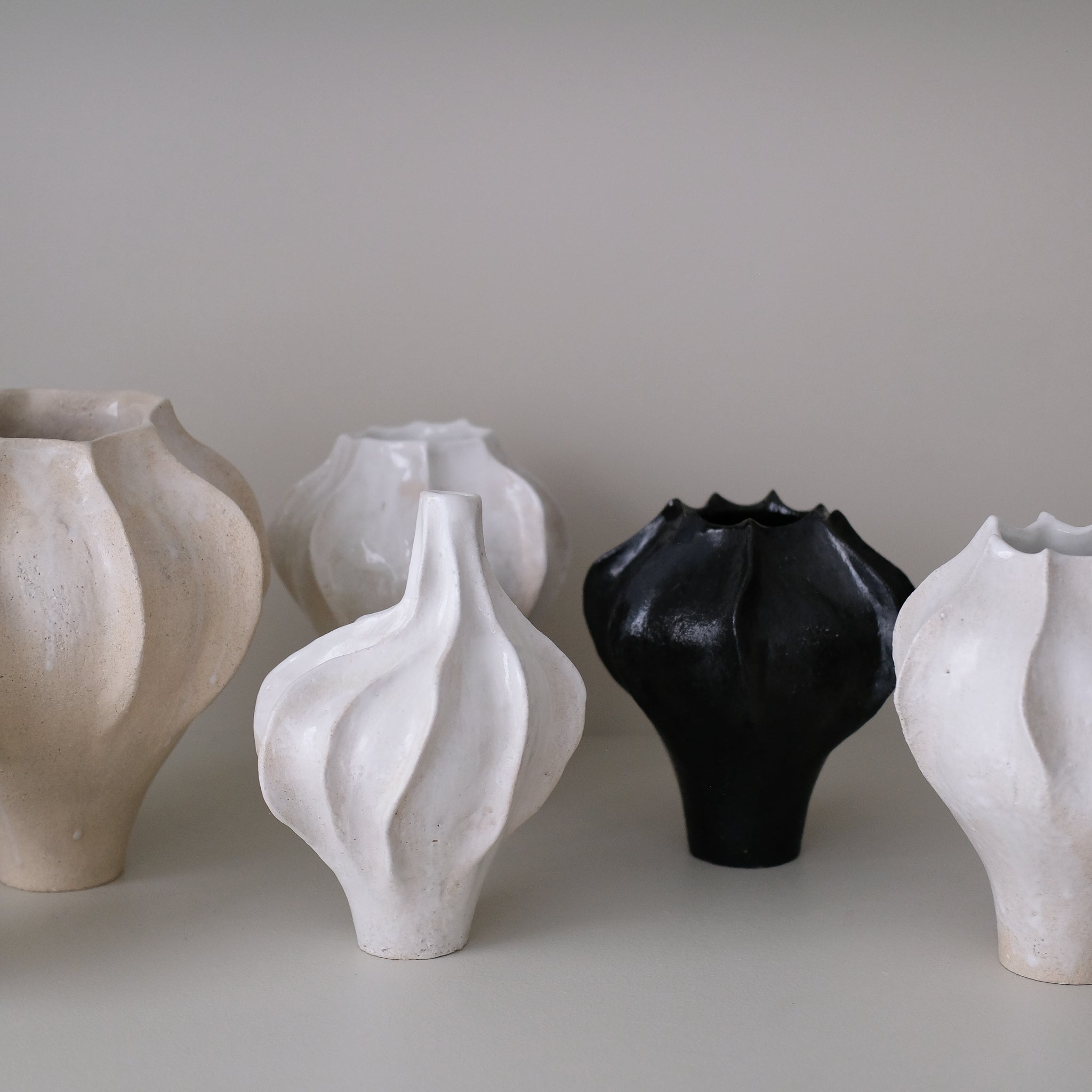 White stoneware vase "Thala" M - H 23cm - glossy white