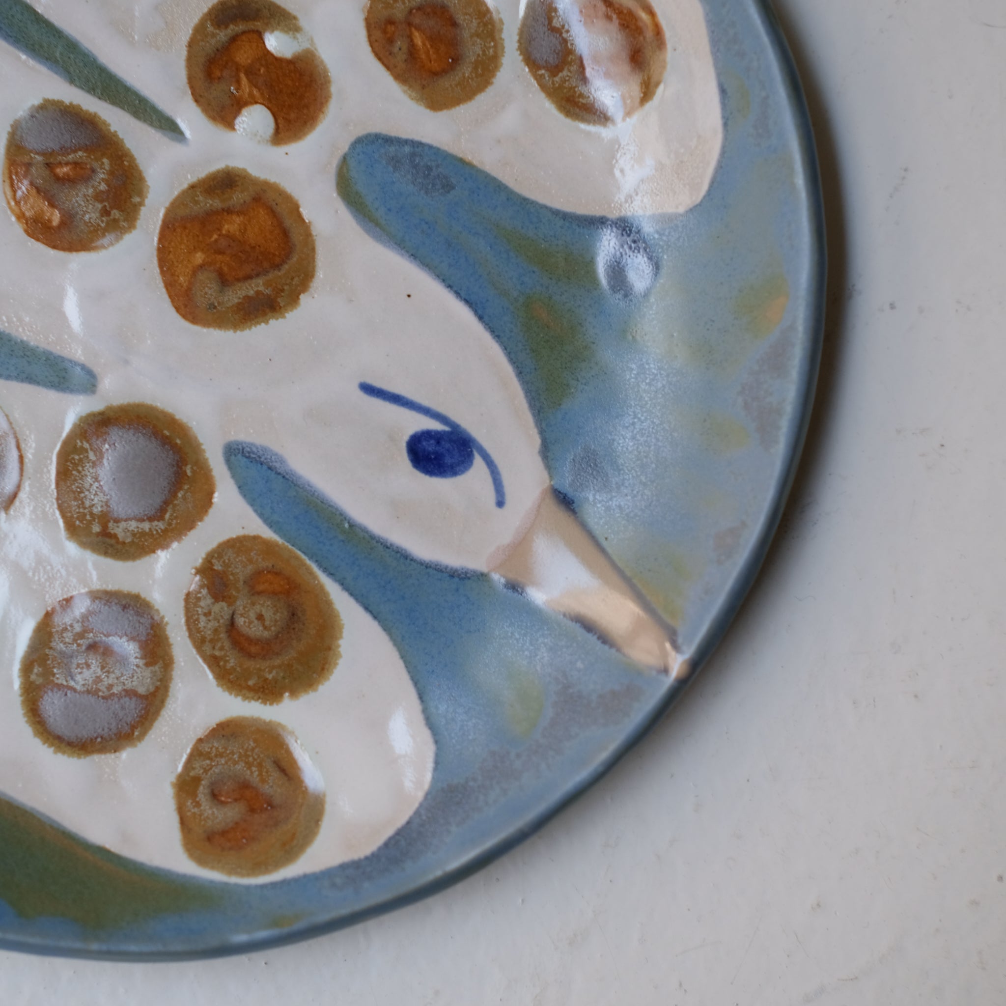 Assiette W25MY04 en grès D 18,5cm - multicolore de Marie-Yaé Suematsu chez Brutal Ceramics