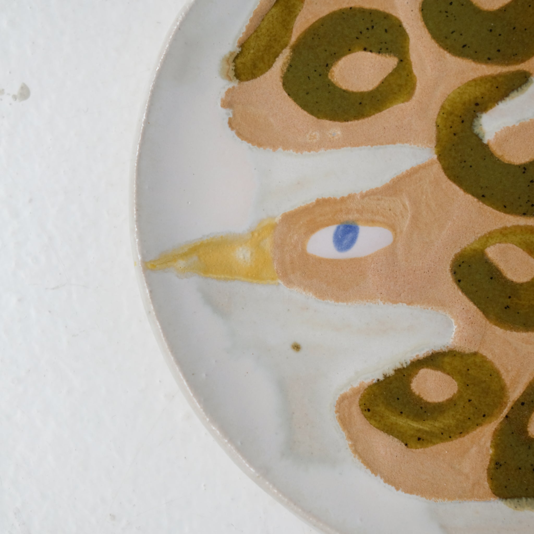 Assiette W25MY37 en grès D 16,5cm - multicolore de Marie-Yaé Suematsu chez Brutal Ceramics