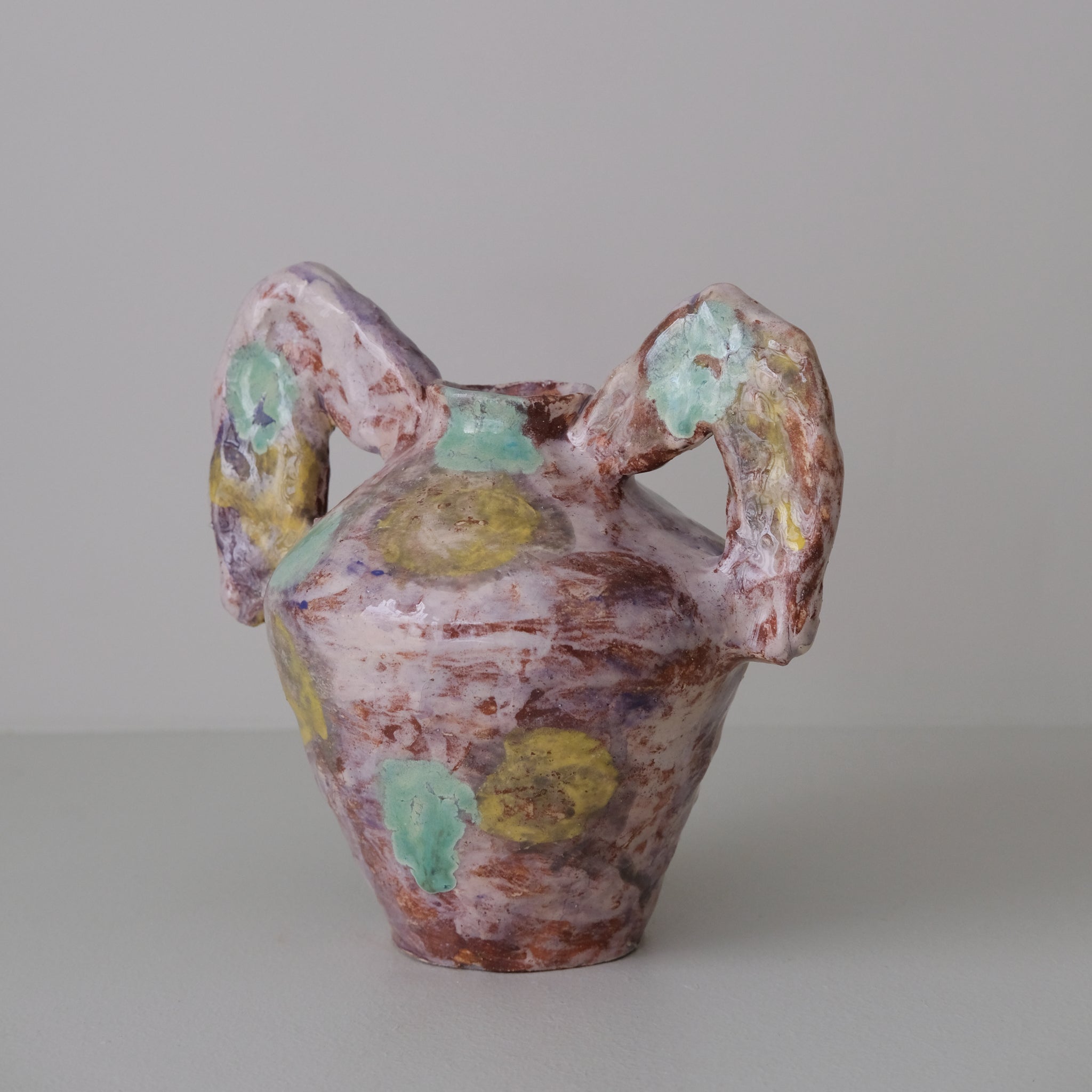 Vase 03 en faience H 21cm - violet foncé et vert de Samantha Kerdine pour Brutal Ceramics
