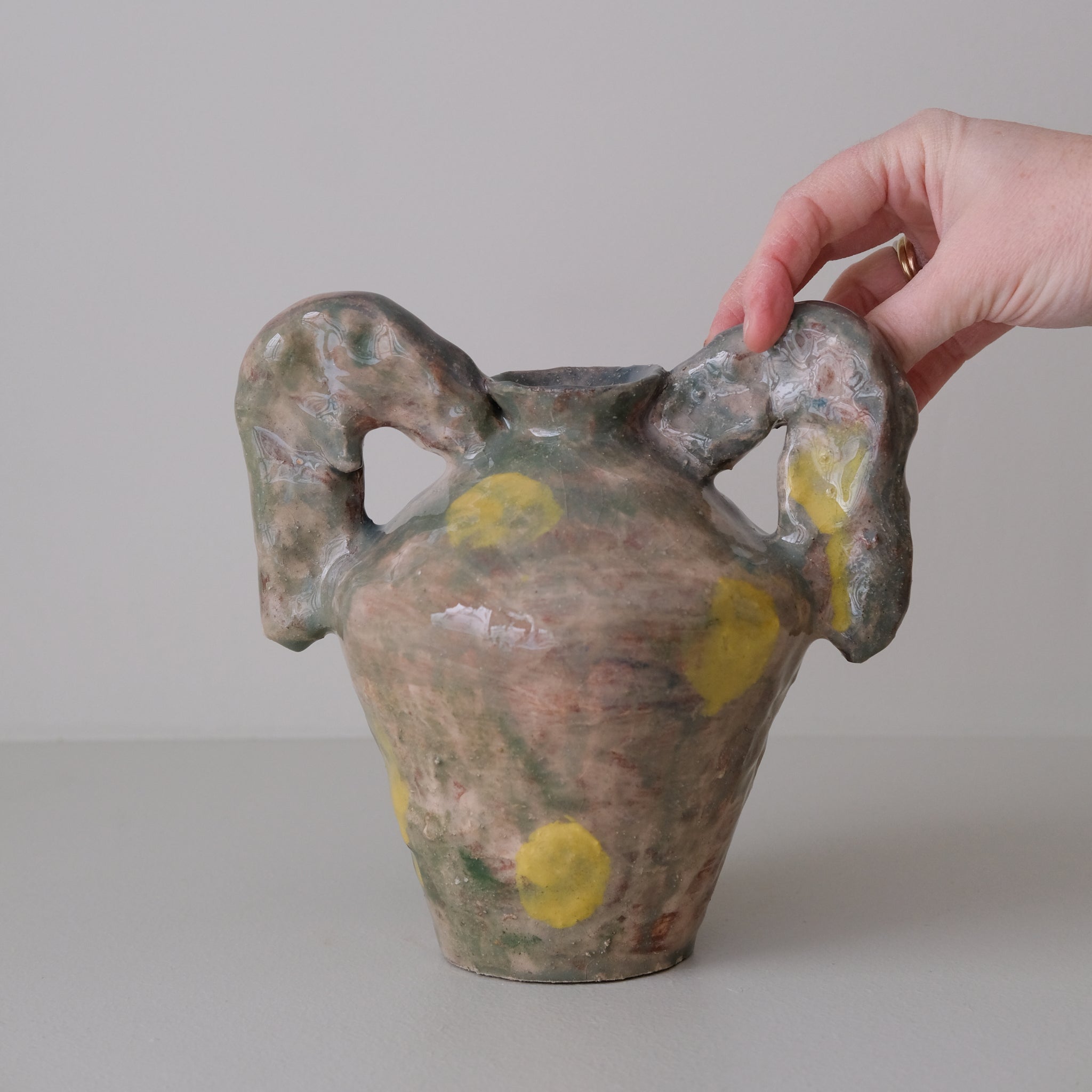 Vase 04 en faience H 21cm - vert violet et jaune de Samantha Kerdine pour Brutal Ceramics
