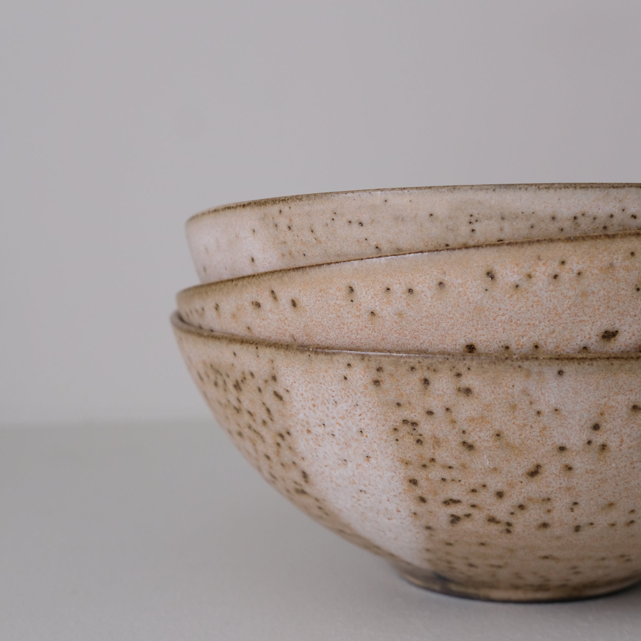 Bol haut à ramen "Monk" D 19,5cm - rouille de Studio Maals chez Brutal Ceramics