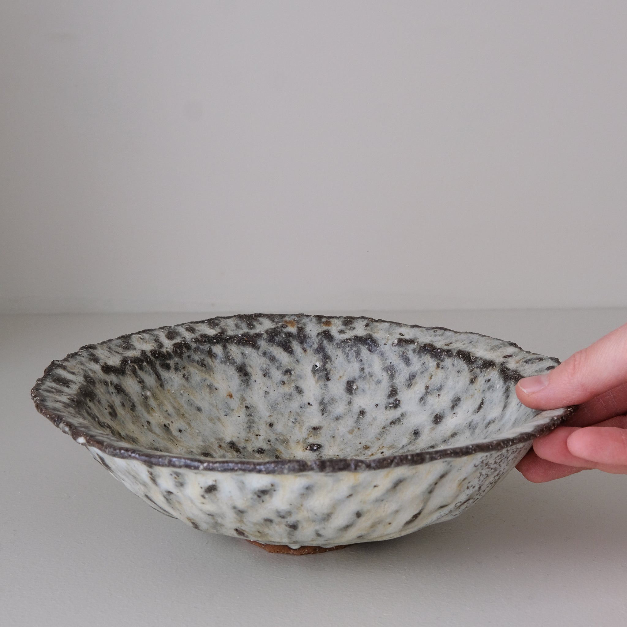 Bol en terre recoltée D 22cm - blanc mat de Potry chez Brutal Ceramics