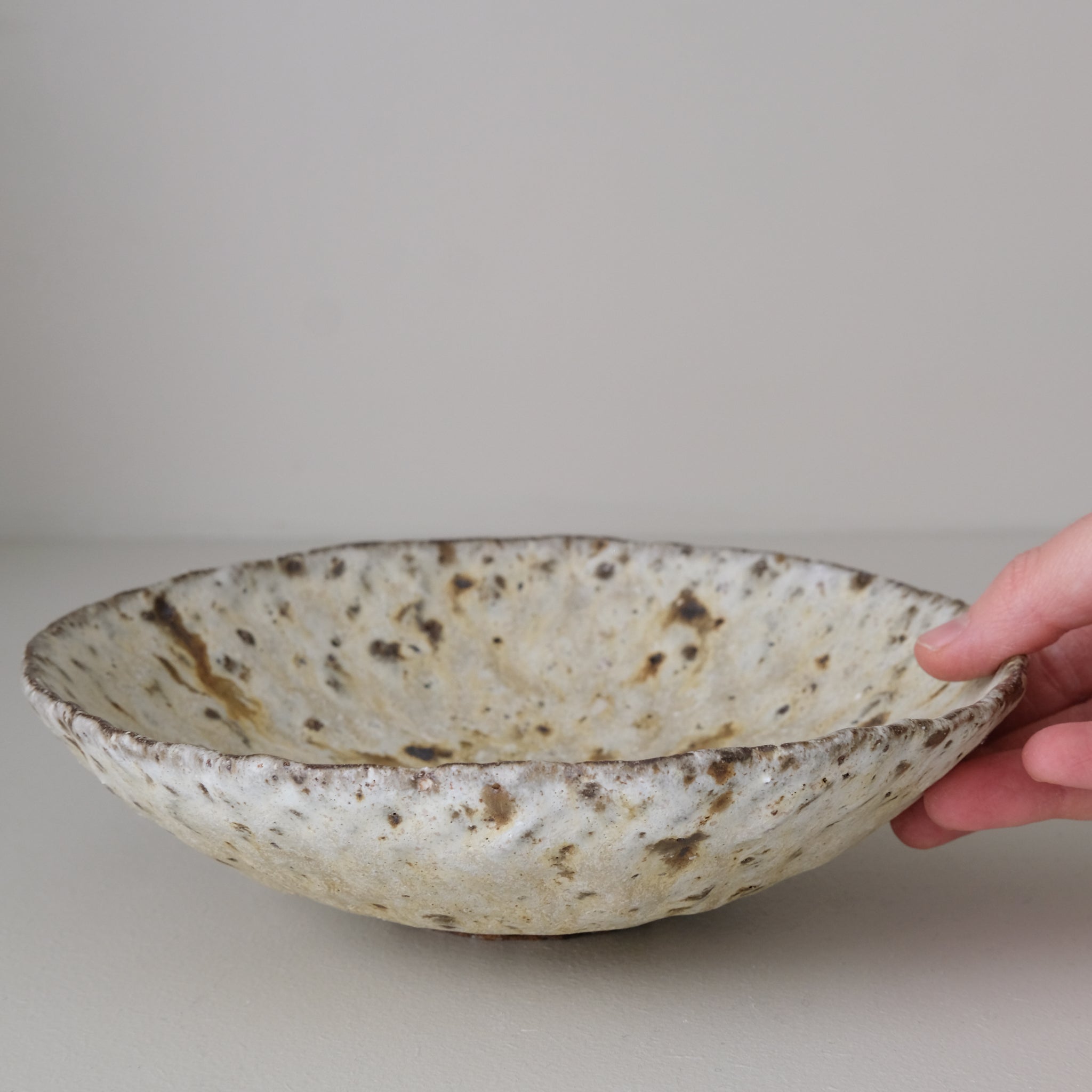 Bol en terre recoltée D 22cm - blanc beige de Potry chez Brutal Ceramics