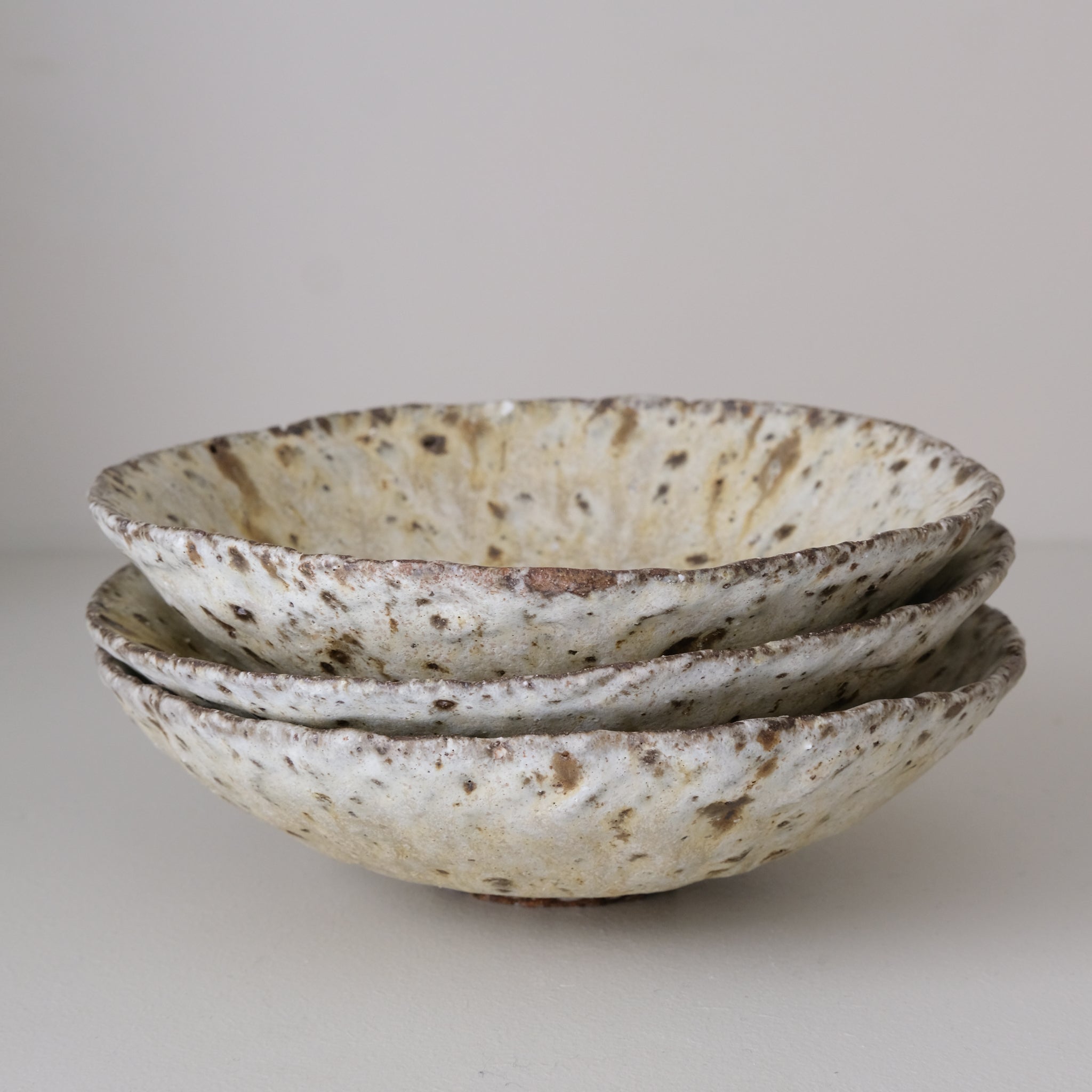 Bol en terre recoltée D 22cm - blanc beige de Potry chez Brutal Ceramics