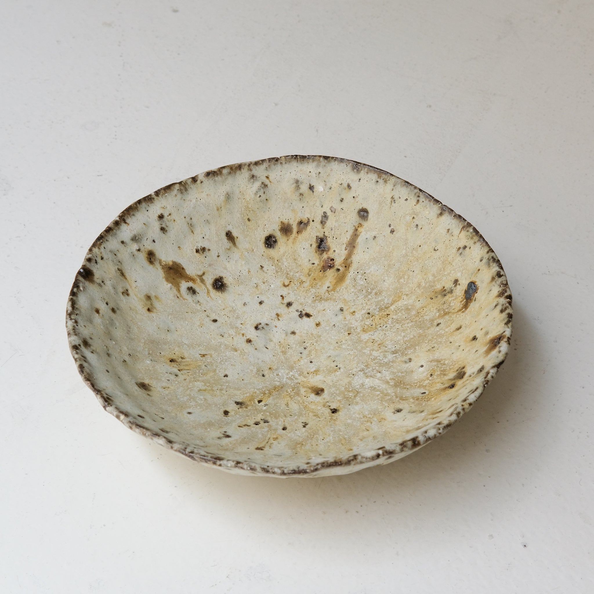 Bol en terre recoltée D 22cm - blanc beige de Potry chez Brutal Ceramics