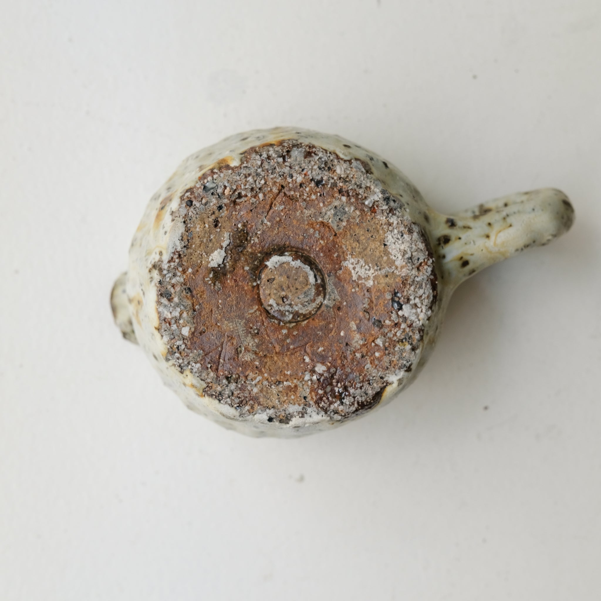 Pichet en terre recoltée 600ml -blanc mat de Potry chez Brutal Ceramics