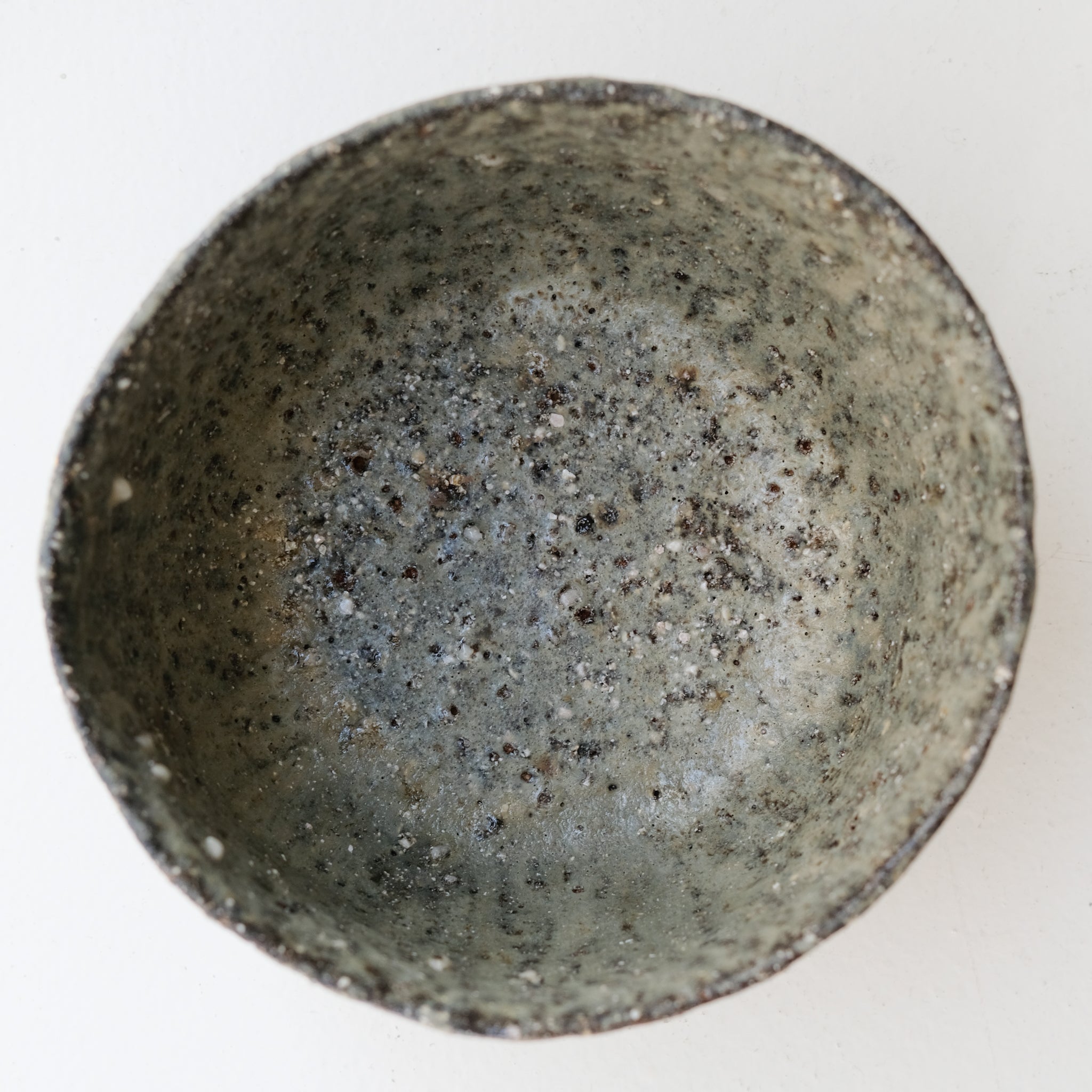 Saladier en terre recoltée D 21 cm- vert clair de Potry chez Brutal Ceramics
