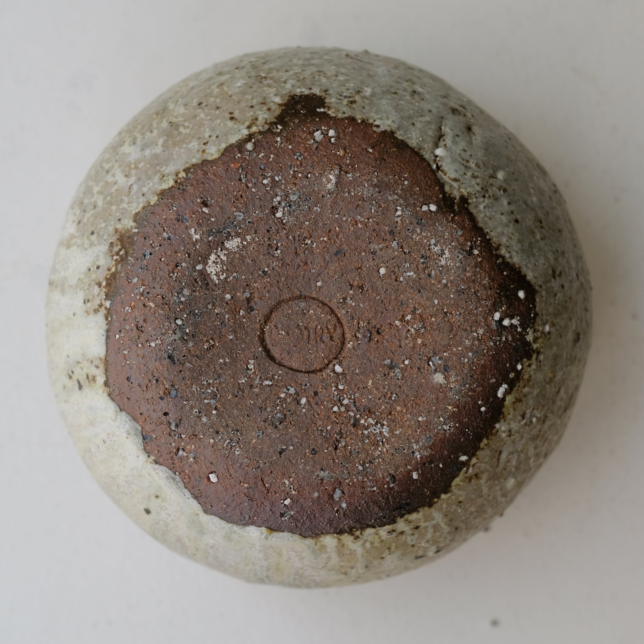 Saladier en terre recoltée cuisson feu D 20 cm- vert clair de Potry chez Brutal Ceramics