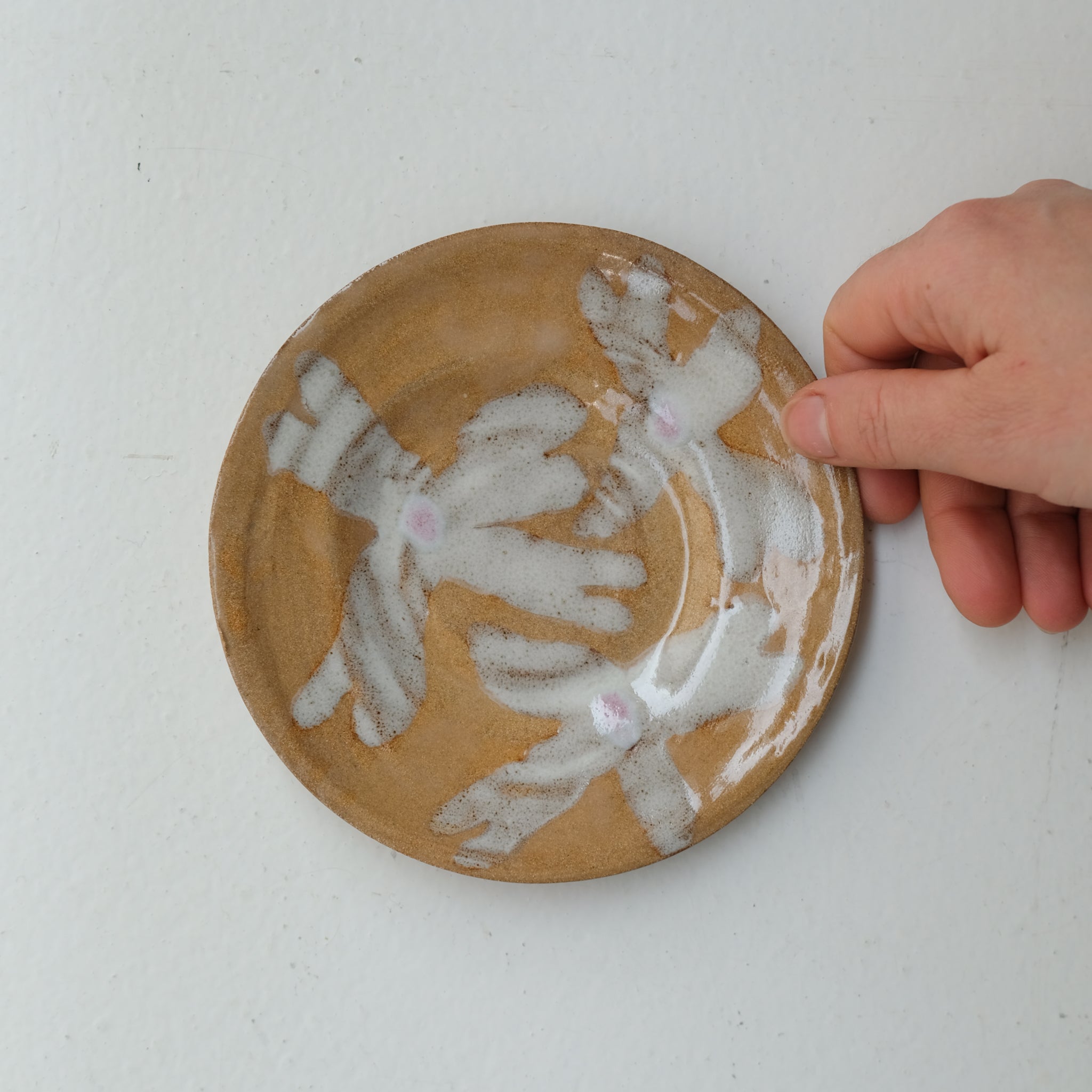 Assiette en grès D 14,5cm - brun,bleu,violet d'Anne Sophie Matrella chez Brutal Ceramics