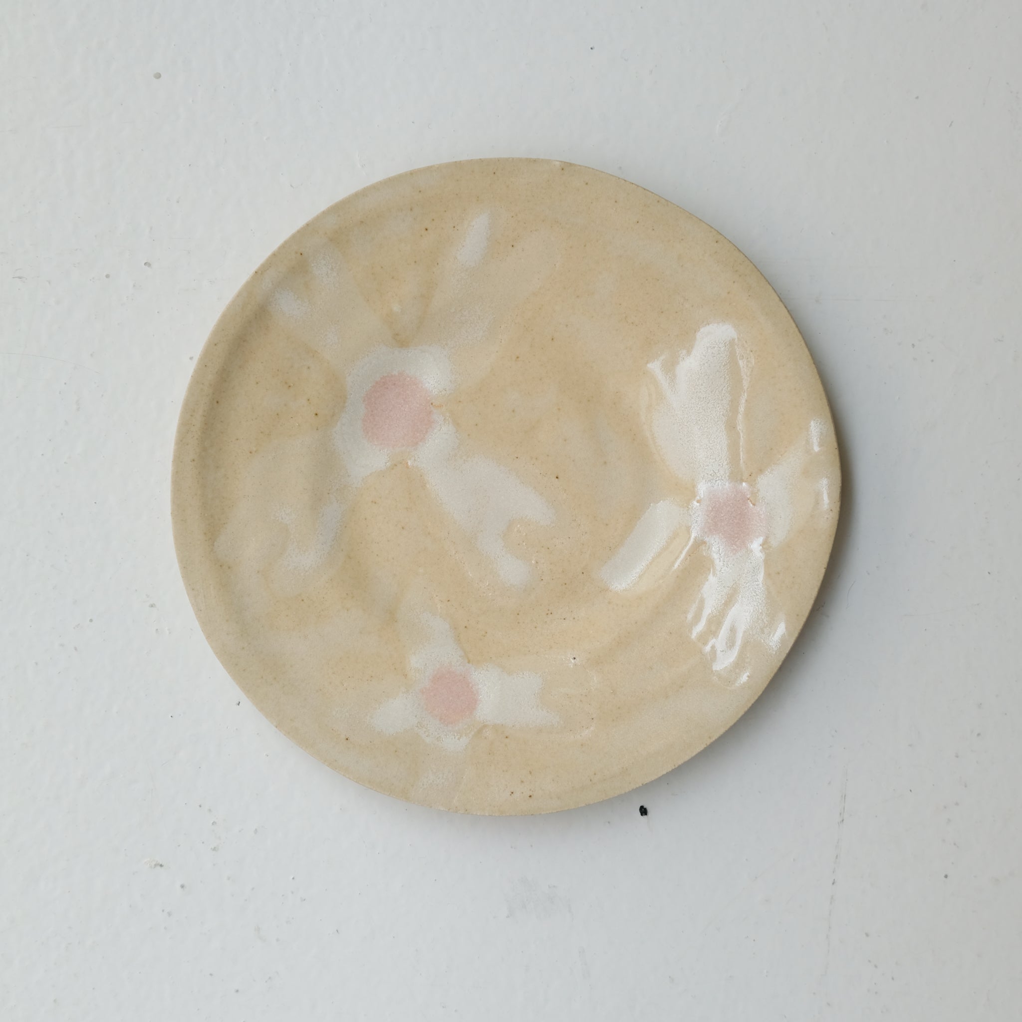 Assiette en grès D 14,5cm - multicolore d'Anne Sophie Matrella chez Brutal Ceramics
