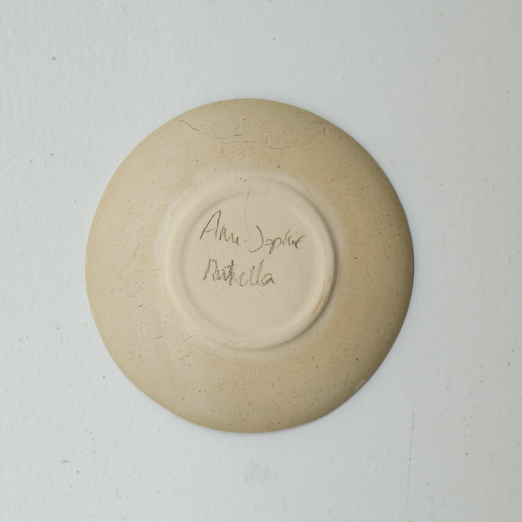 Assiette en grès D 14,5cm - multicolore d'Anne Sophie Matrella chez Brutal Ceramics