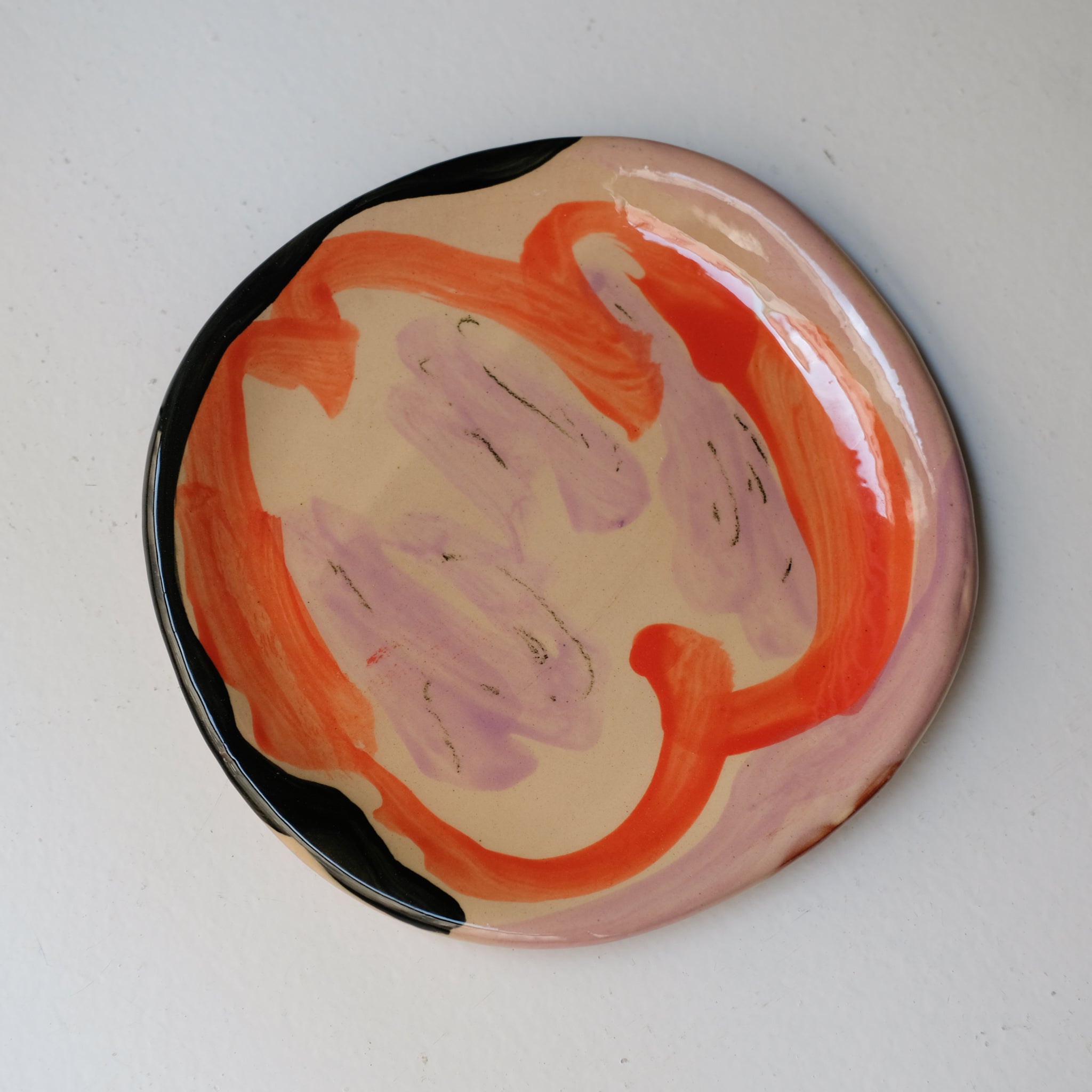 Assiette SP26HB03 en faïence rouge D 19,5cm - Multicolore d'Héloise Bariol chez Brutal Ceramics