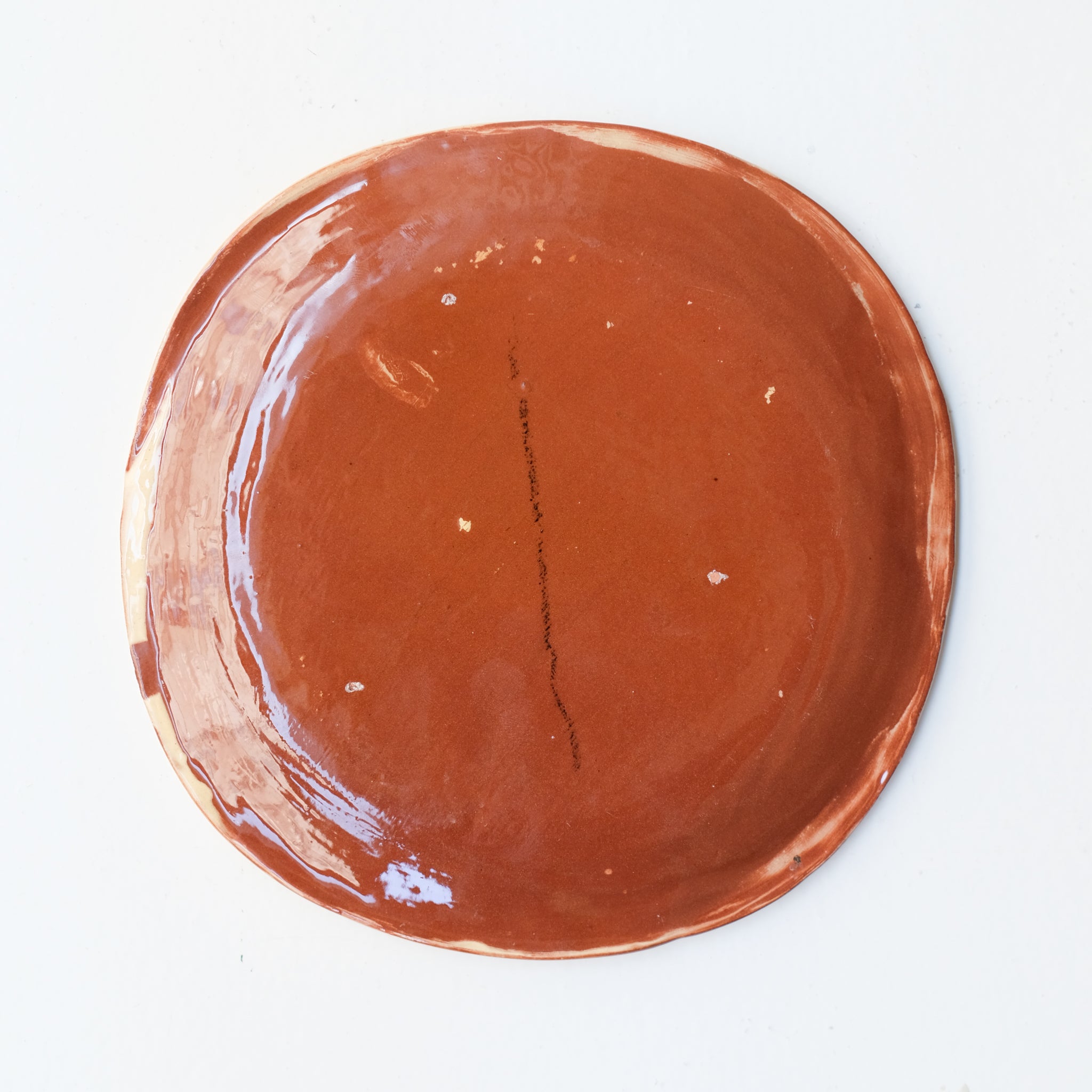 Assiette SP26HB10 en faïence rouge D 19,5cm - Multicolore d'Héloise Bariol chez Brutal Ceramics