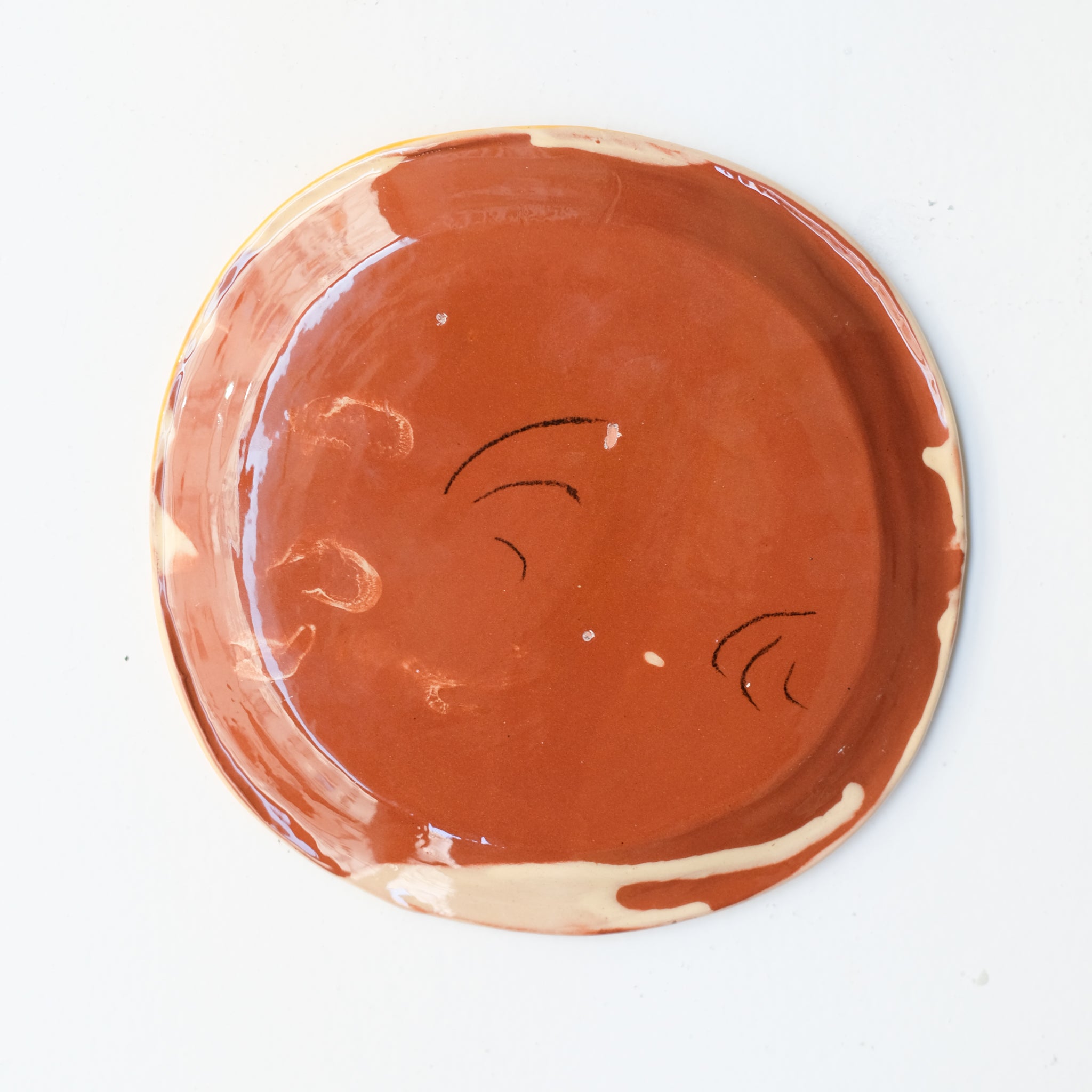 Assiette SP26HB12 en faïence rouge D 19,5cm - Multicolore d'Héloise Bariol chez Brutal Ceramics