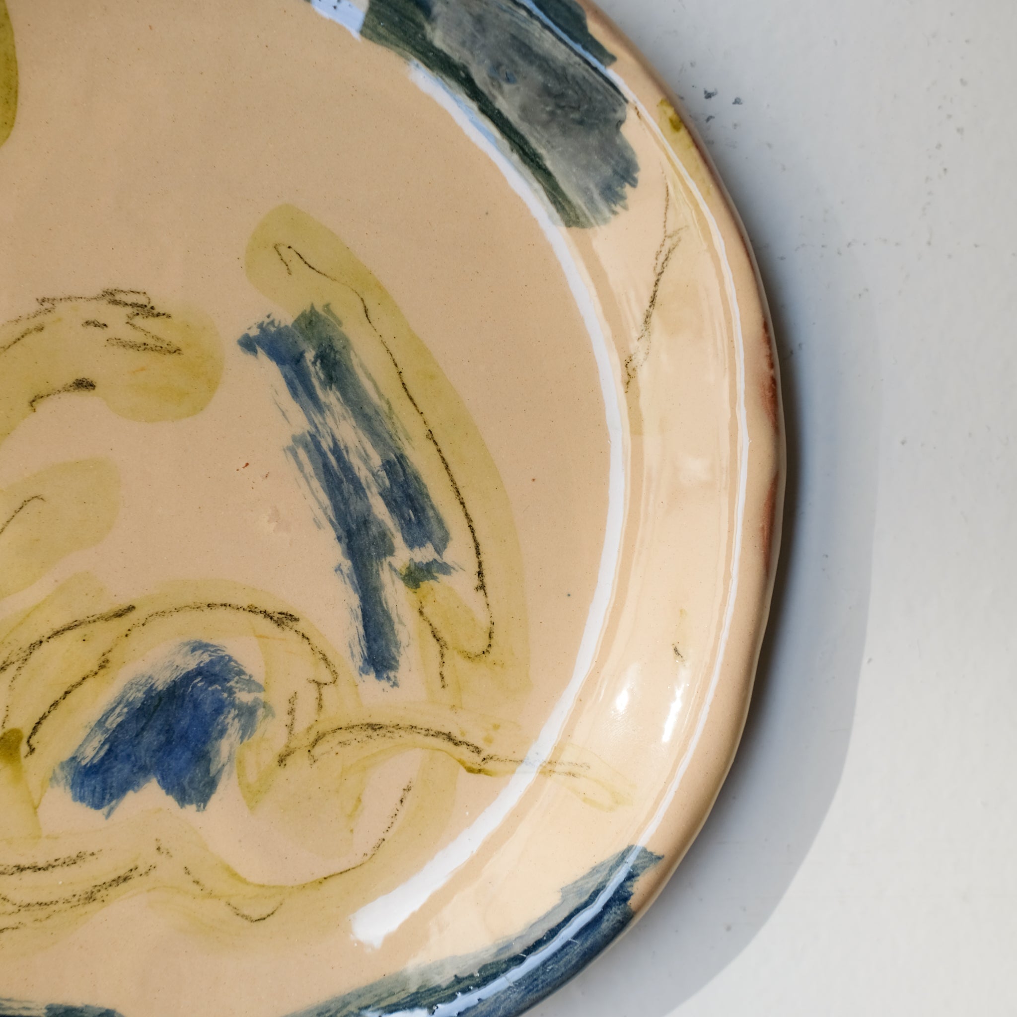 Assiette SP26HB20 en faïence rouge D 19,5cm - Multicolore d'Héloise Bariol chez Brutal Ceramics