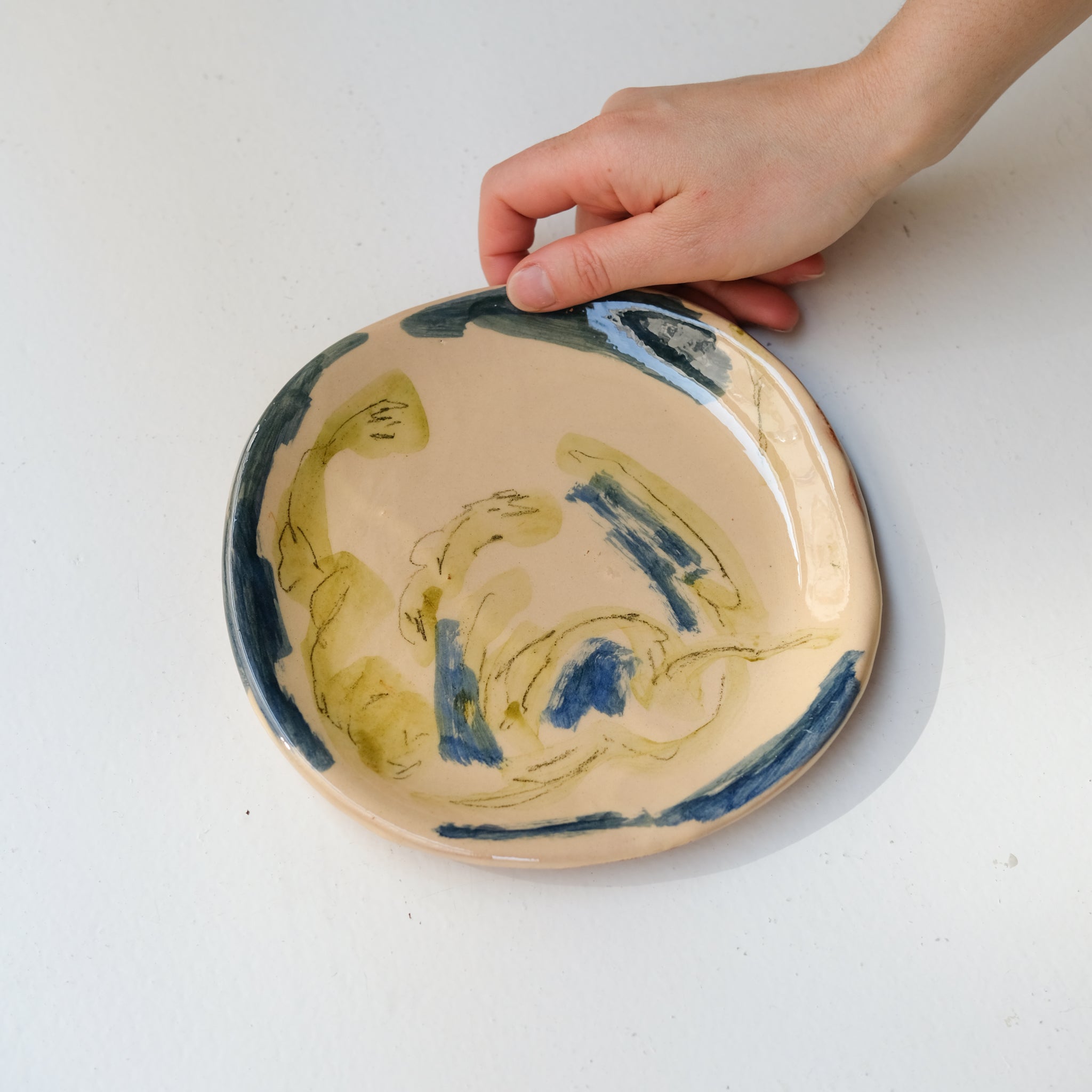 Assiette SP26HB20 en faïence rouge D 19,5cm - Multicolore d'Héloise Bariol chez Brutal Ceramics