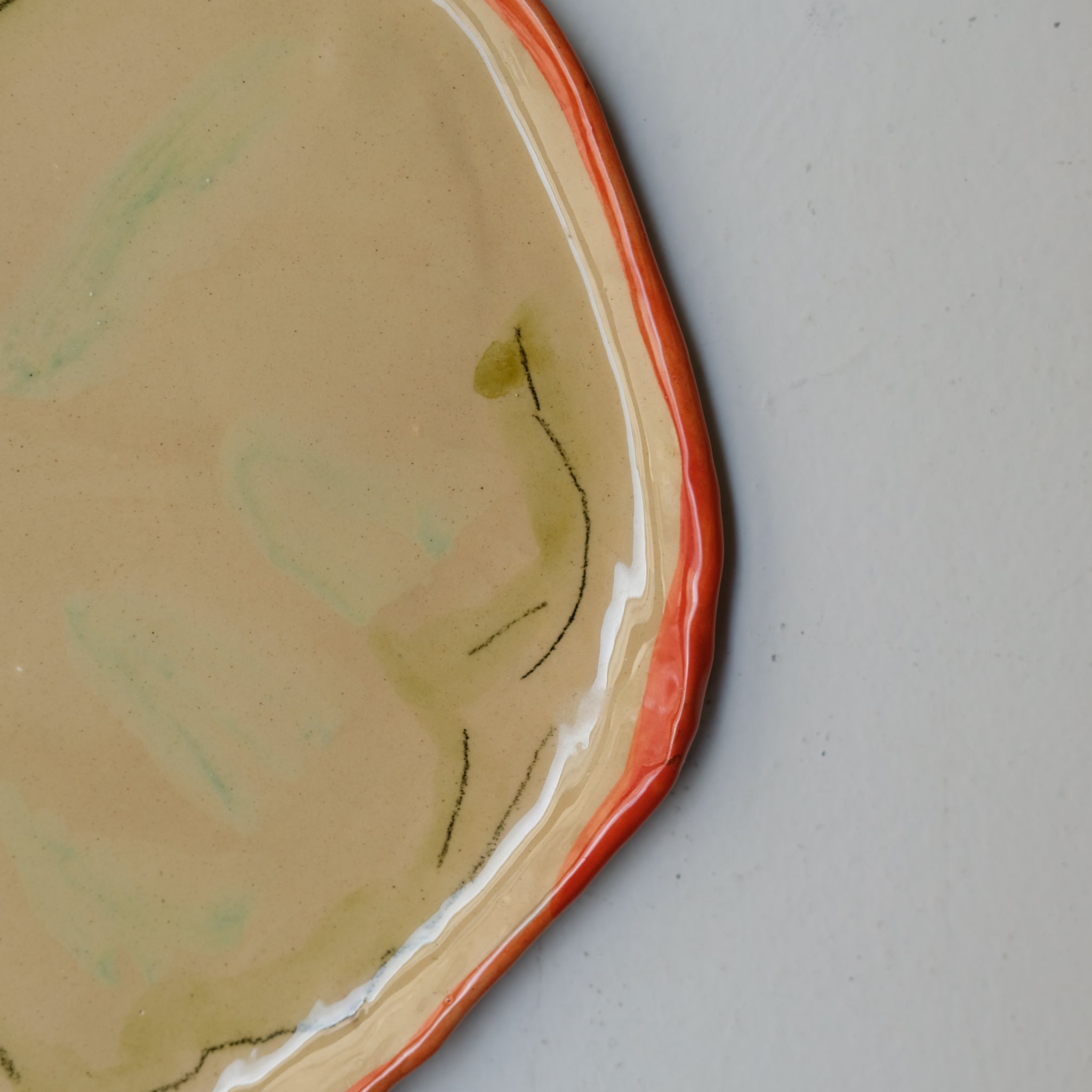 Assiette SP26HB27 en faïence rouge D 25cm - Multicolore d'Héloise Bariol chez Brutal Ceramics