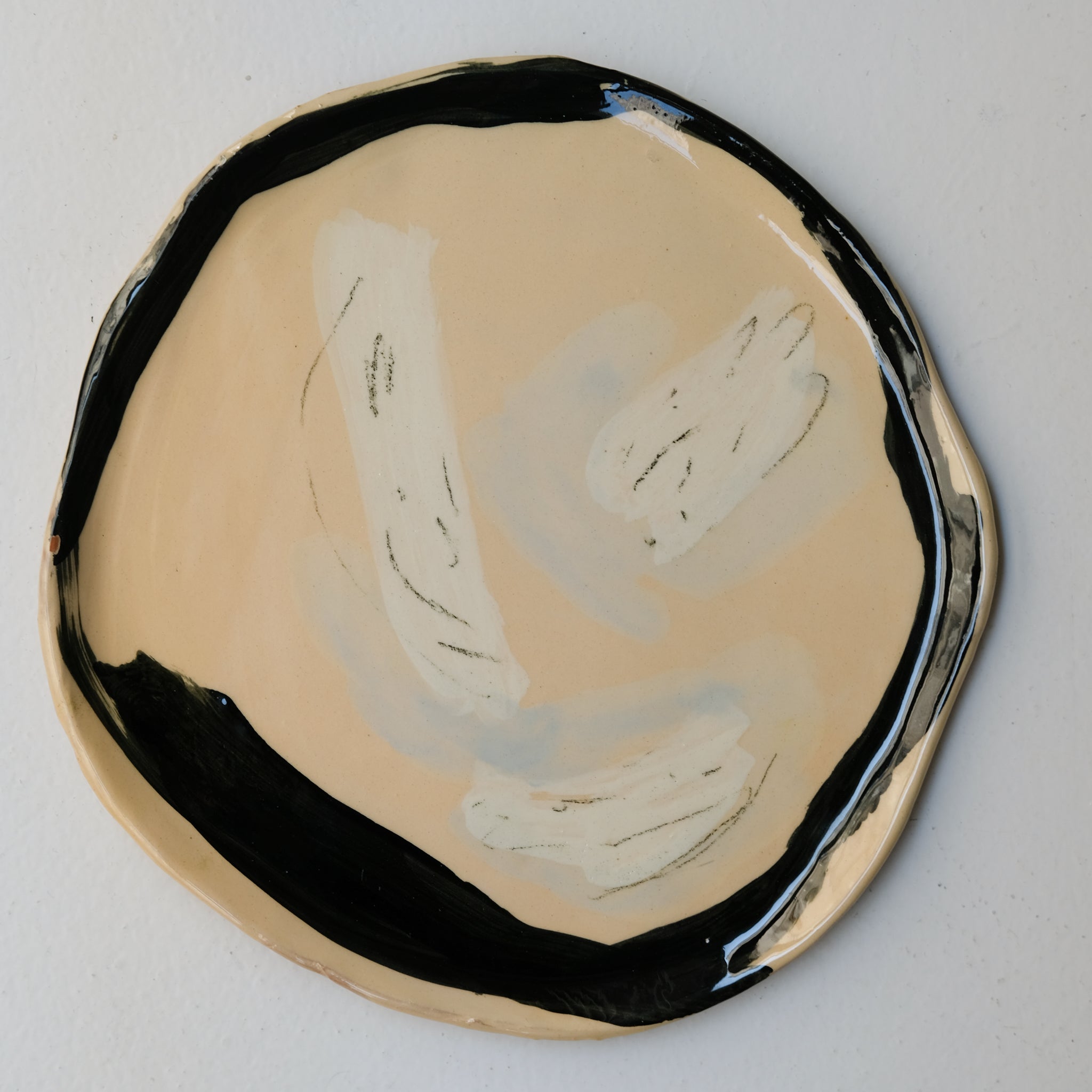Assiette SP26HB40 en faïence rouge D 25cm - Multicolore d'Héloise Bariol chez Brutal Ceramics