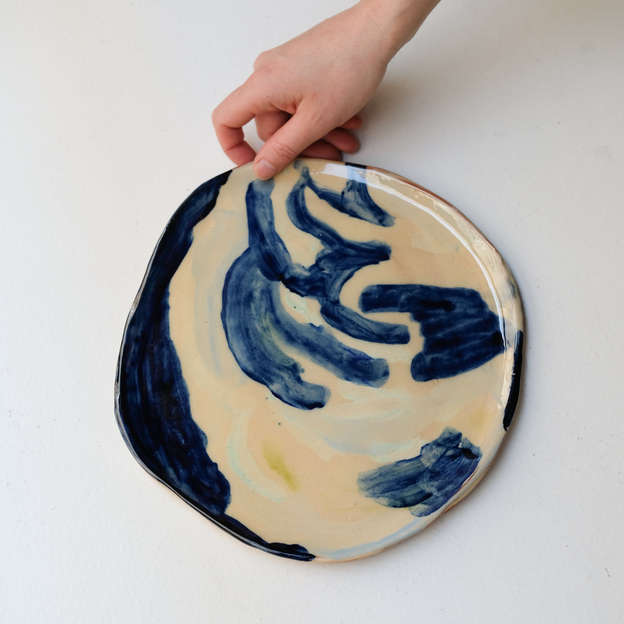 Assiette SP26HB41 en faïence rouge D 25cm - Multicolore d'Héloise Bariol chez Brutal Ceramics
