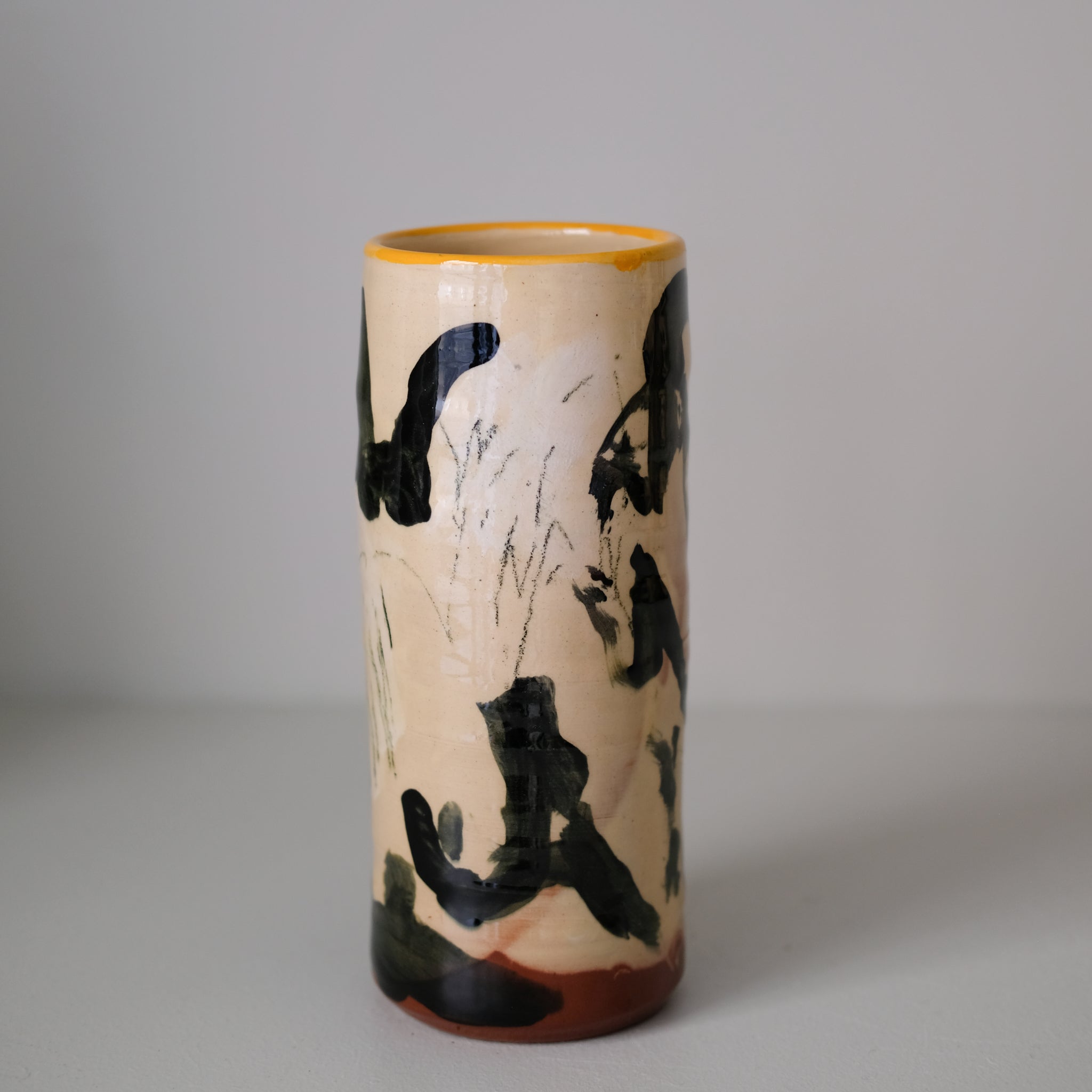 Vase SP26HB03 en faïence rouge H 23cm - Multicolore d'Héloise Bariol chez Brutal Ceramics