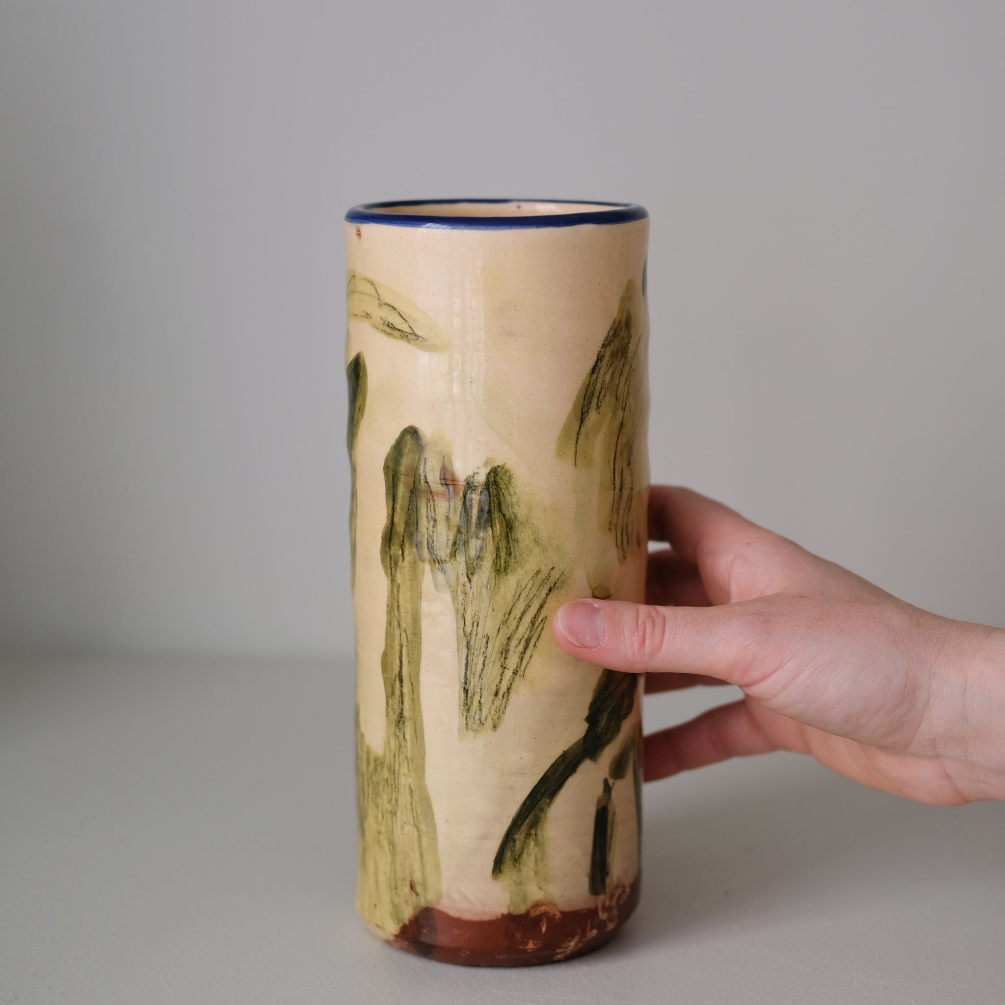 Vase SP26HB04 en faïence rouge H 23cm - Multicolore d'Héloise Bariol chez Brutal Ceramics