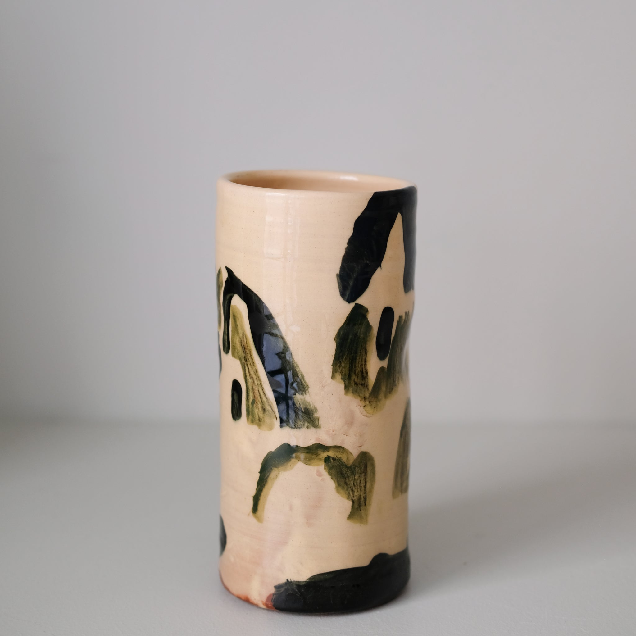 Vase SP26HB07 en faïence rouge H 23cm - Multicolore d'Héloise Bariol chez Brutal Ceramics