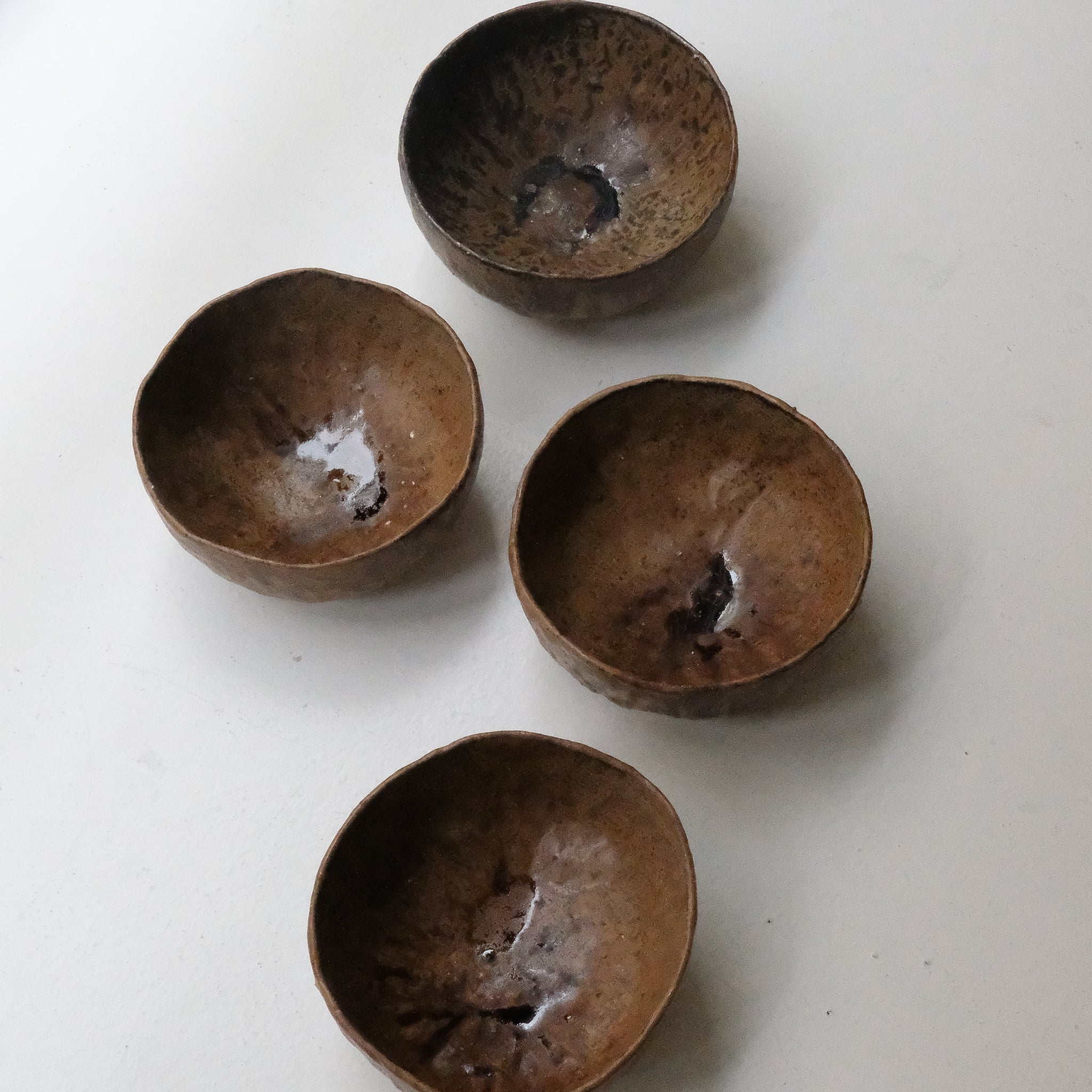 Bol en terre recoltée D 16,5cm - orange brun de Nathalie Reocreux chez Brutal Ceramics