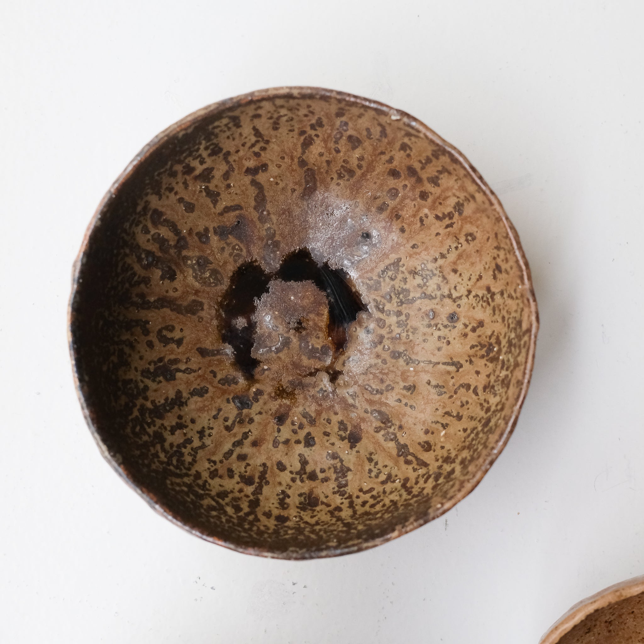 Bol en terre recoltée D 16,5cm - orange brun de Nathalie Reocreux chez Brutal Ceramics