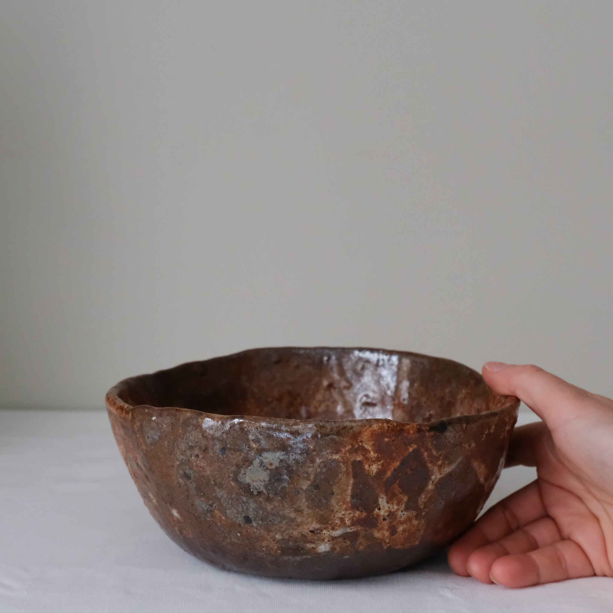 Petit saladier en terre recoltée D 20cm cuisson feu - rouge orangé de Nathalie Reocreux chez Brutal